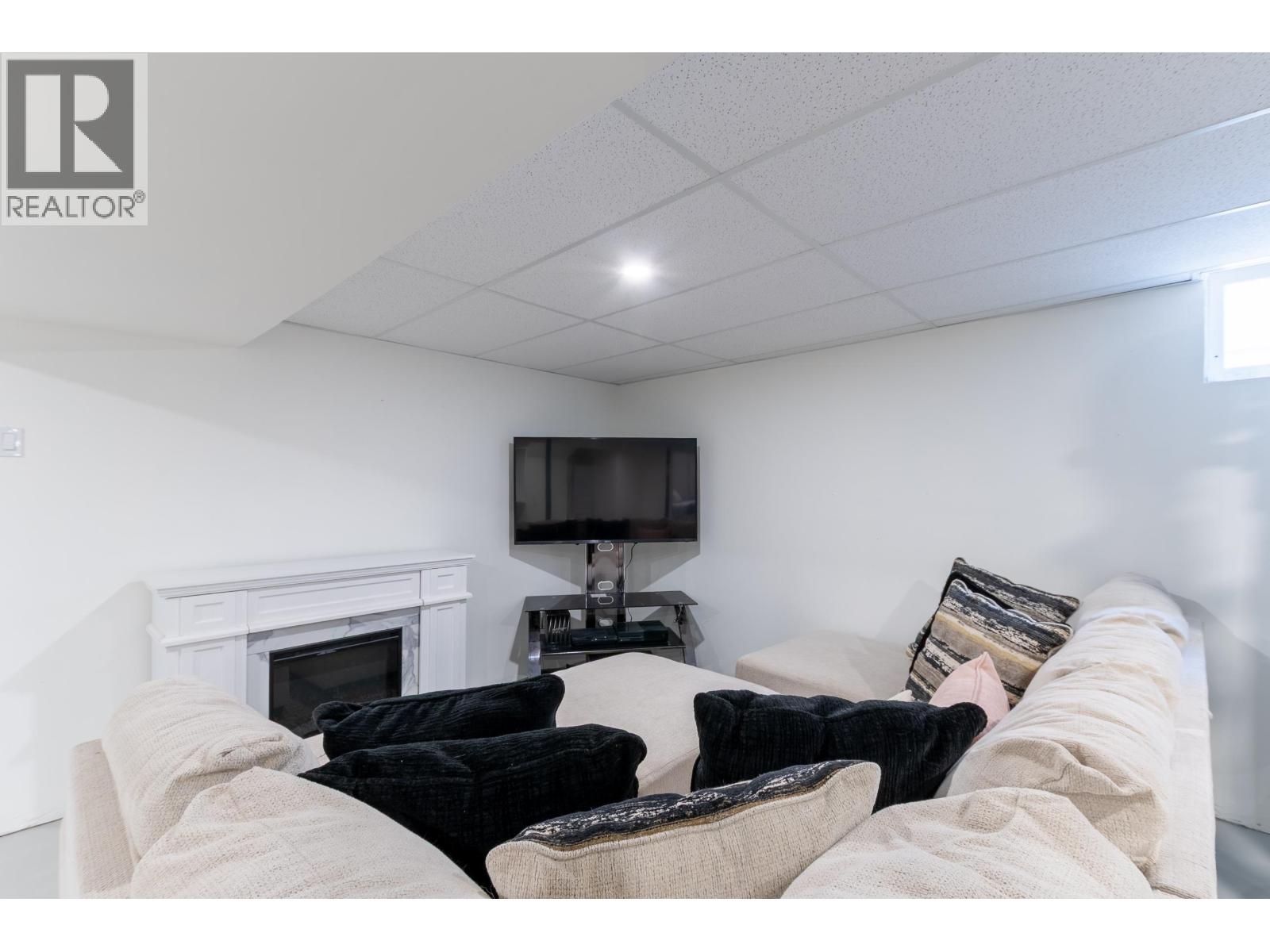 193 MCKINLEY CRESCENT - 24