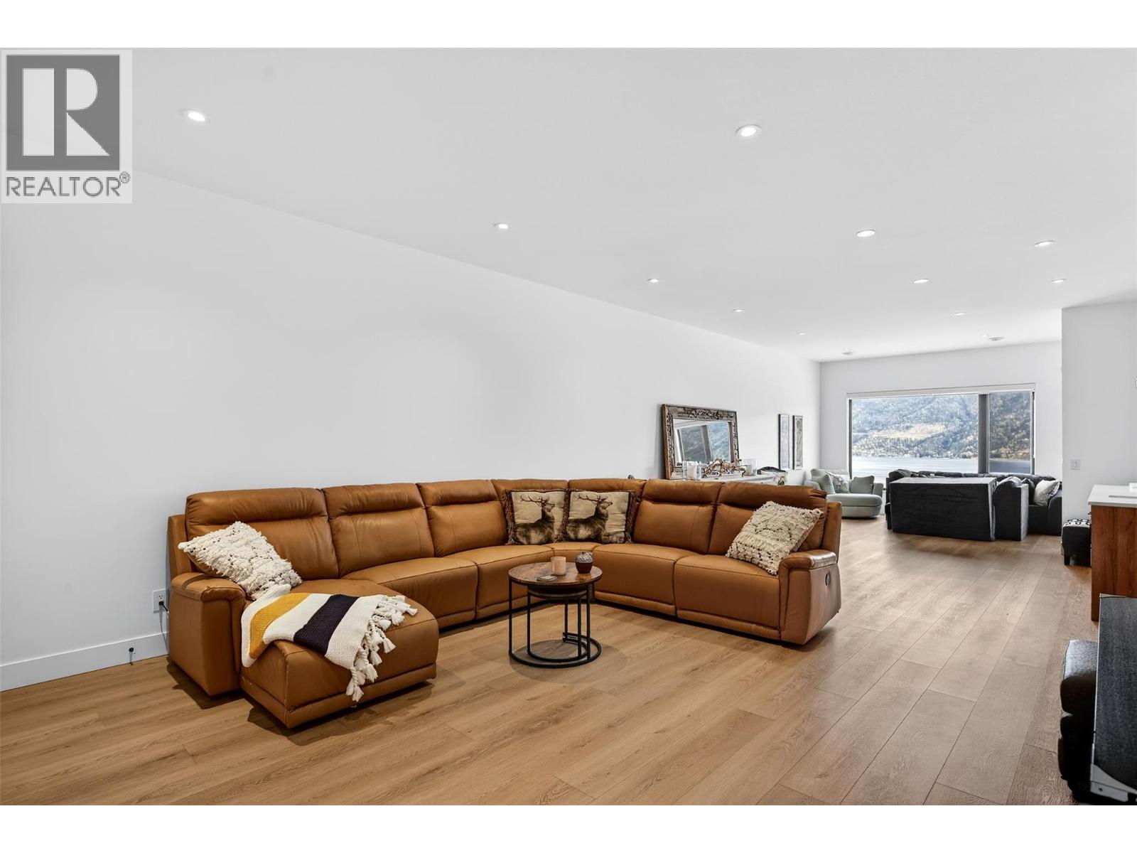 #12 9201 Okanagan Centre Road W Unit# 12 - 33