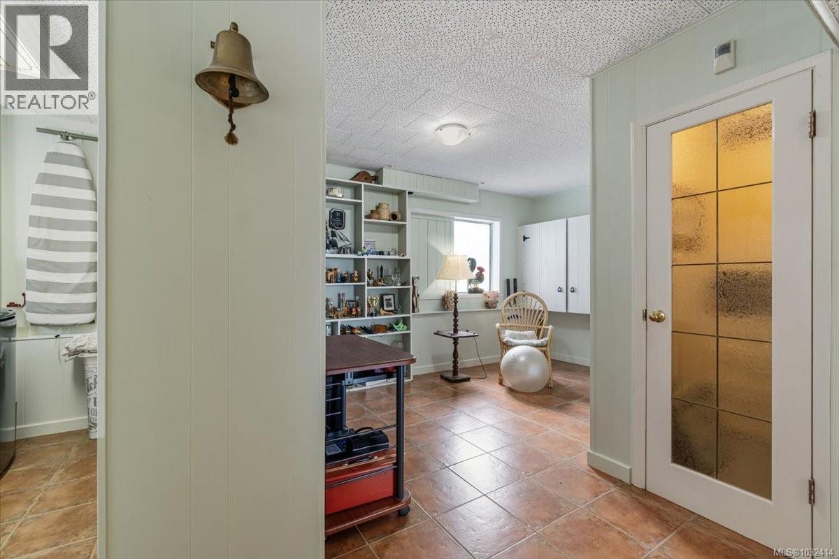 3648 SEAVIEW CRES - 19