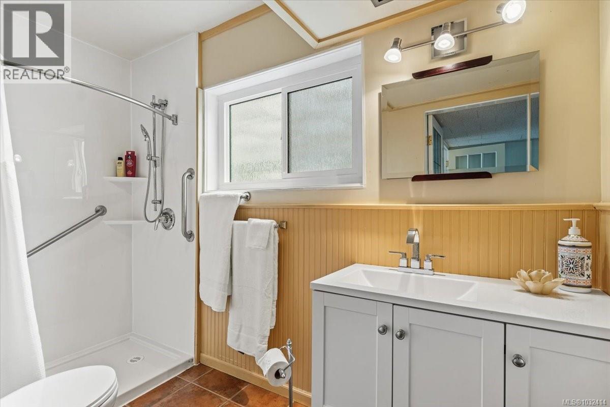 3648 SEAVIEW CRES - 22