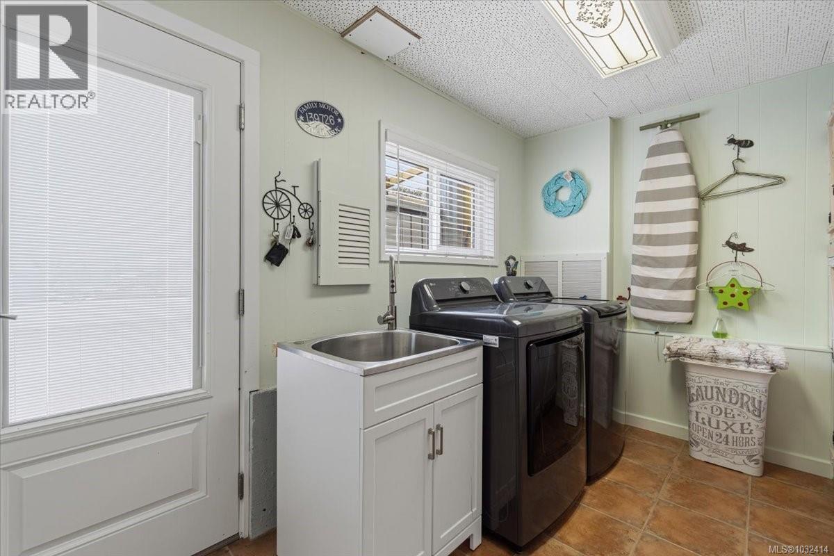 3648 SEAVIEW CRES - 23