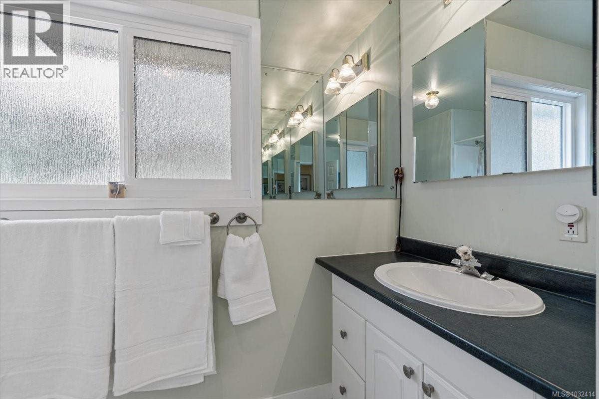 3648 SEAVIEW CRES - 27