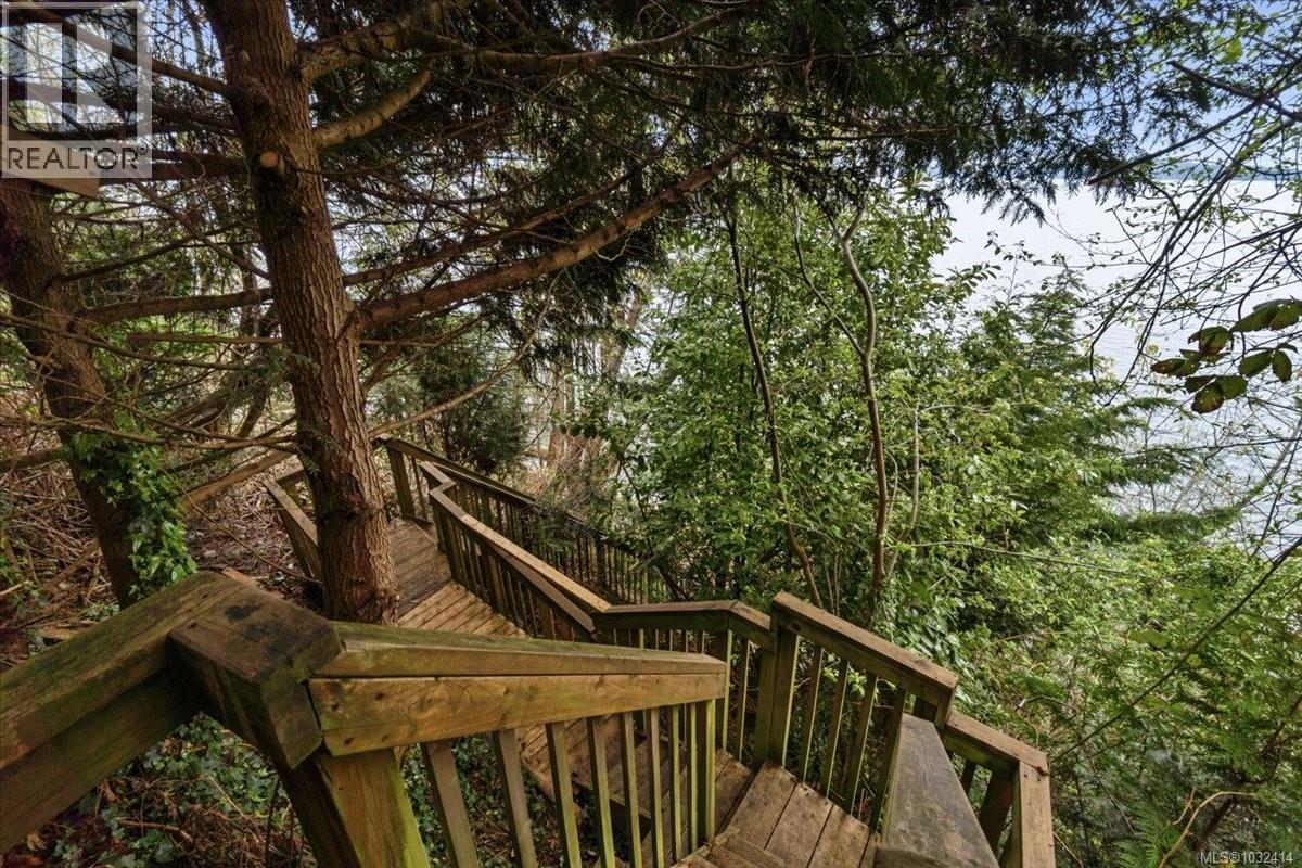 3648 SEAVIEW CRES - 35