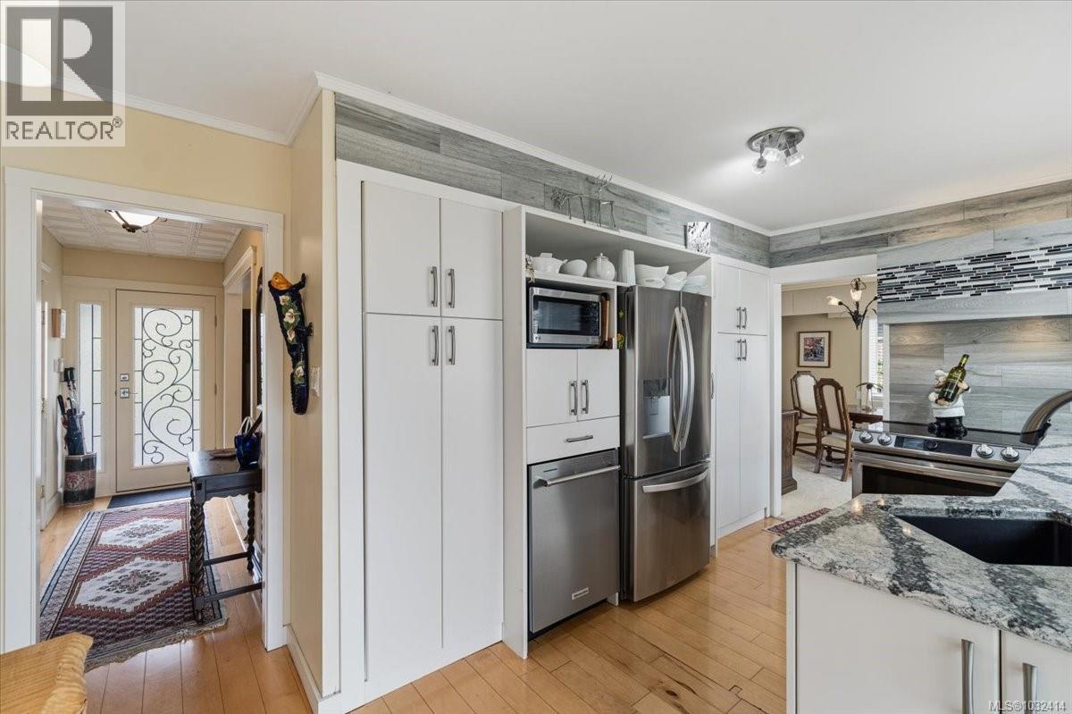 3648 SEAVIEW CRES - 6