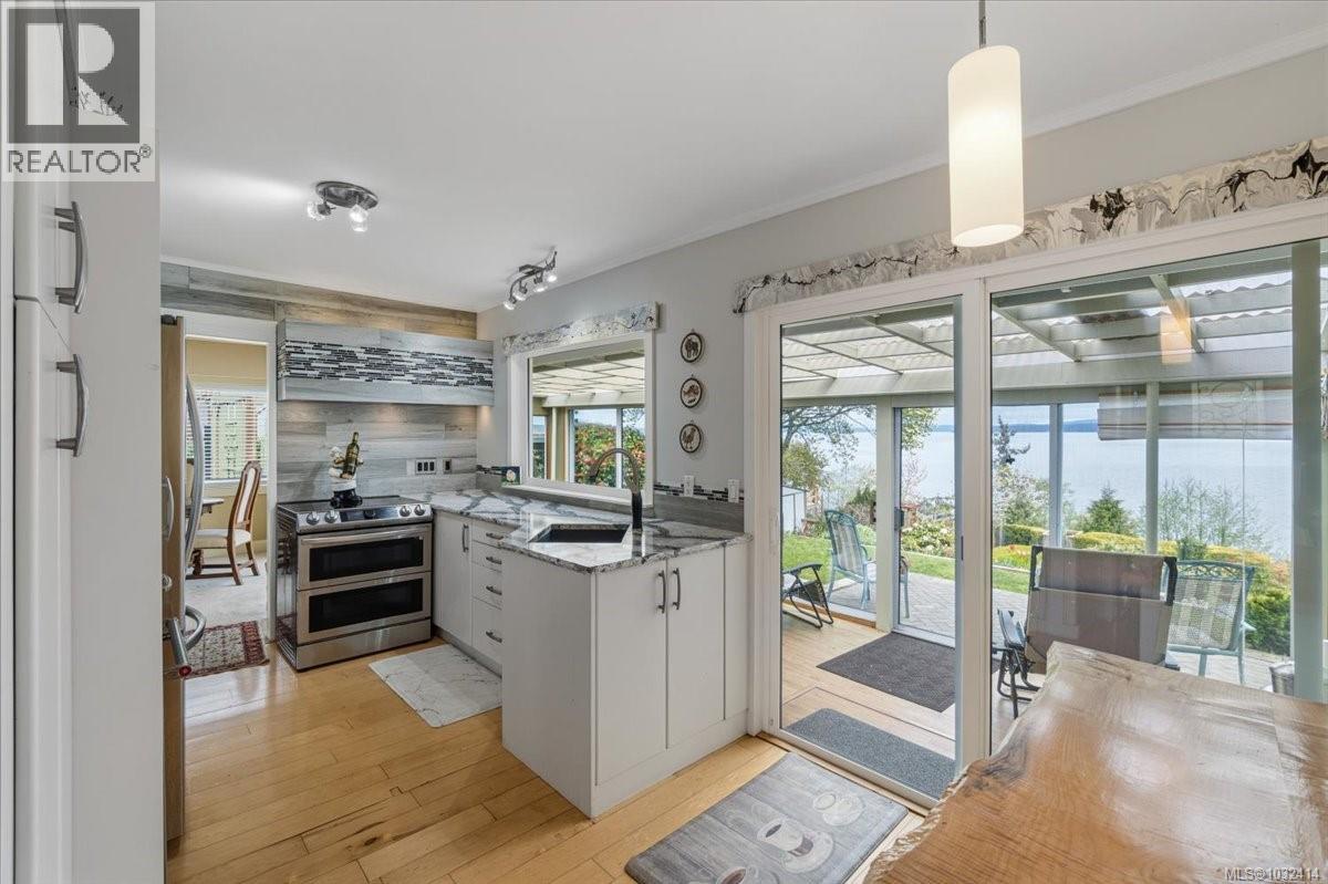 3648 SEAVIEW CRES - 7