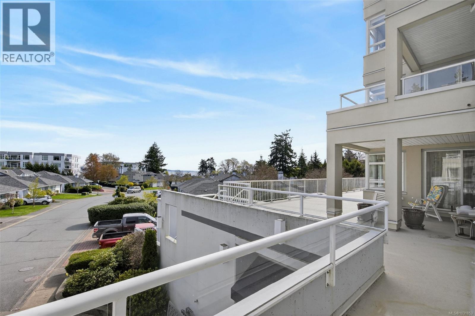 #206 5110 CORDOVA BAY RD - 18