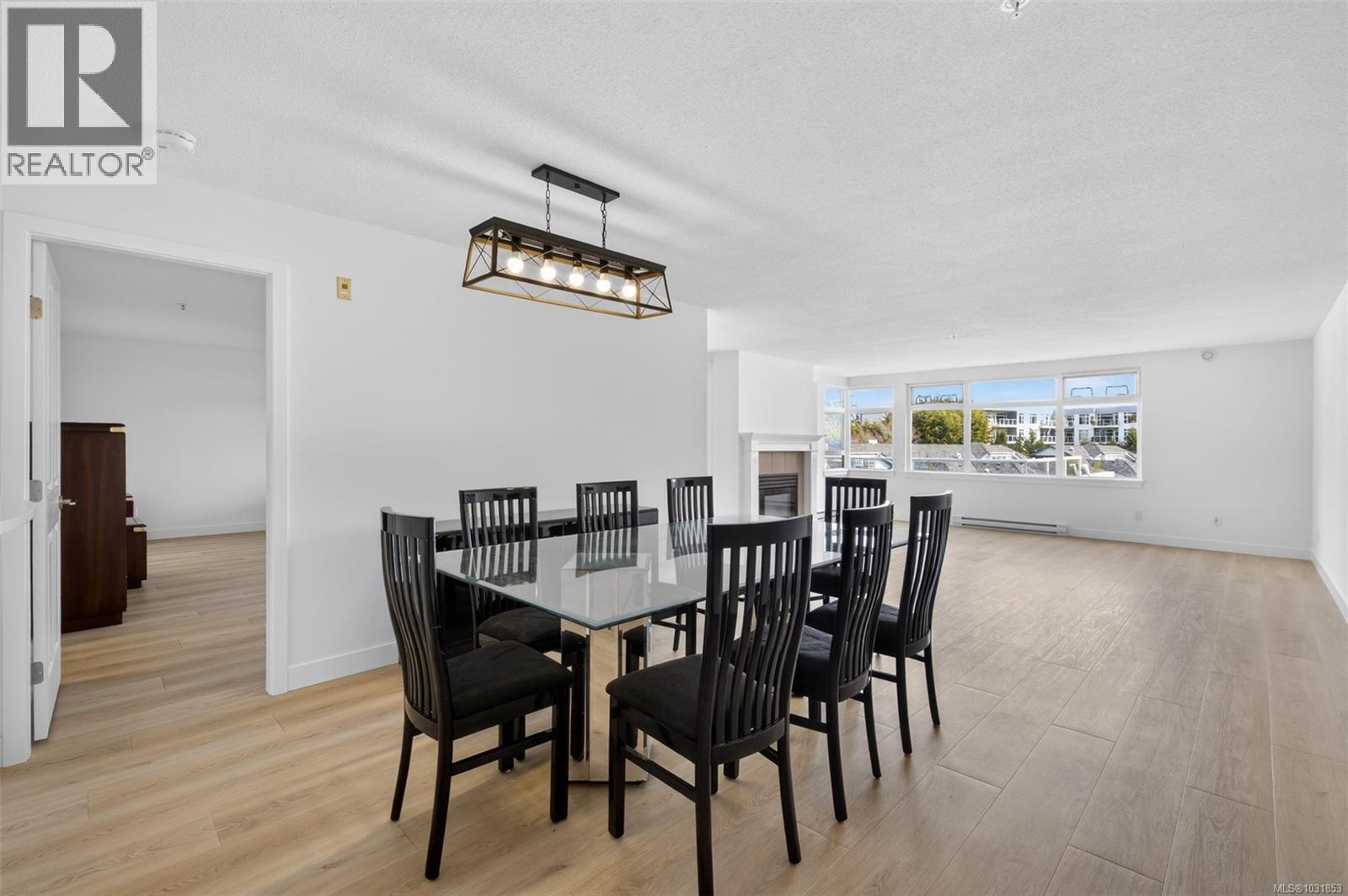 #206 5110 Cordova Bay Rd - 23