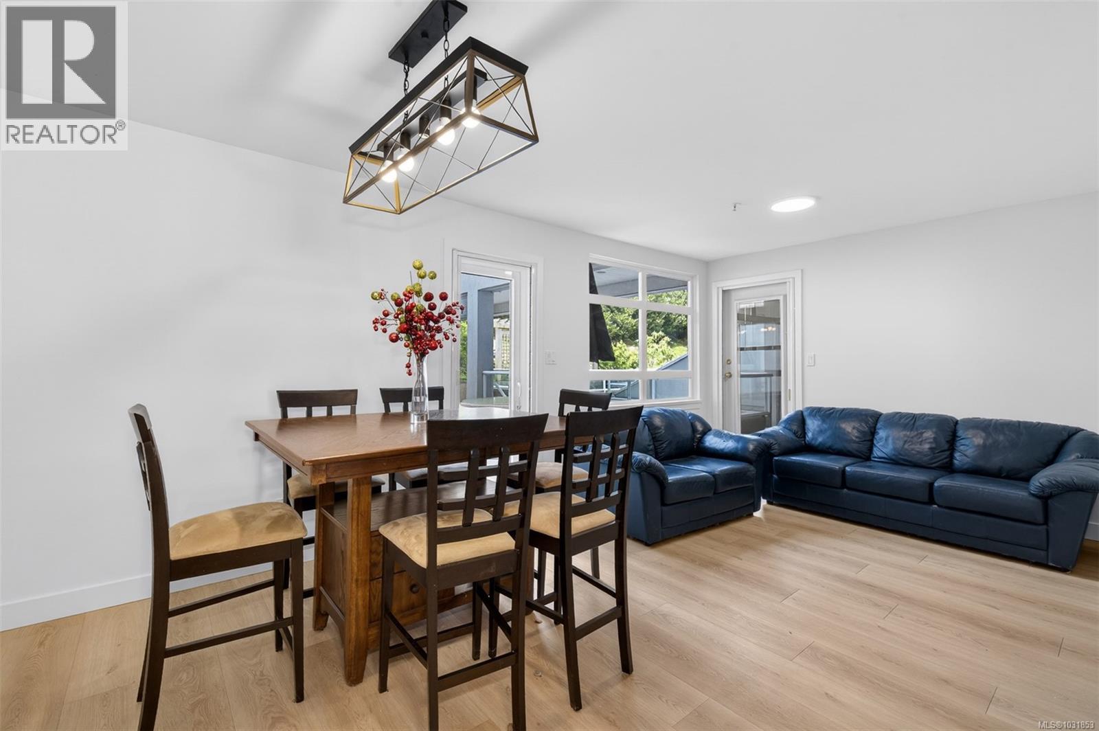 #206 5110 CORDOVA BAY RD - 27