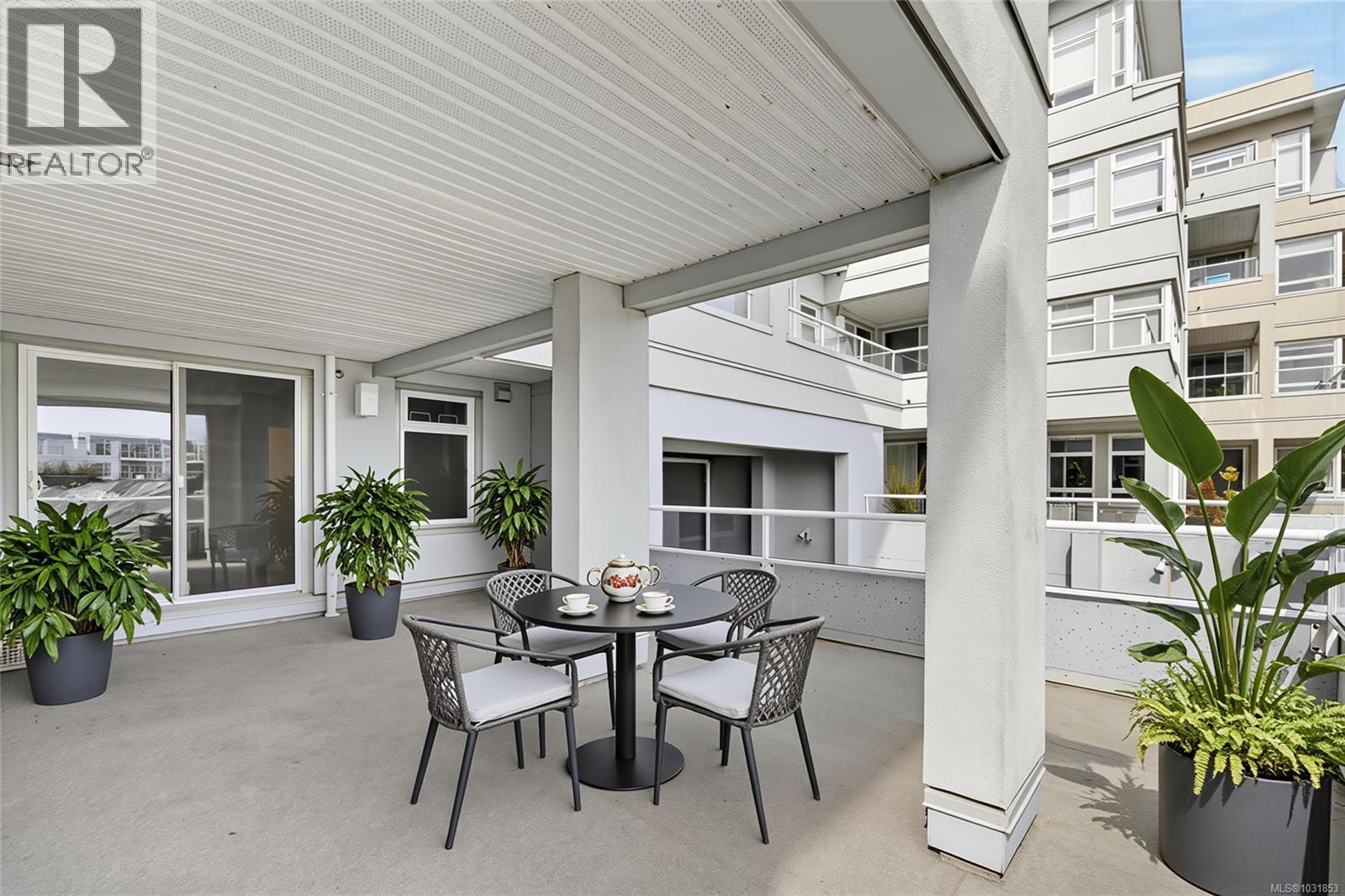 #206 5110 CORDOVA BAY RD - 20