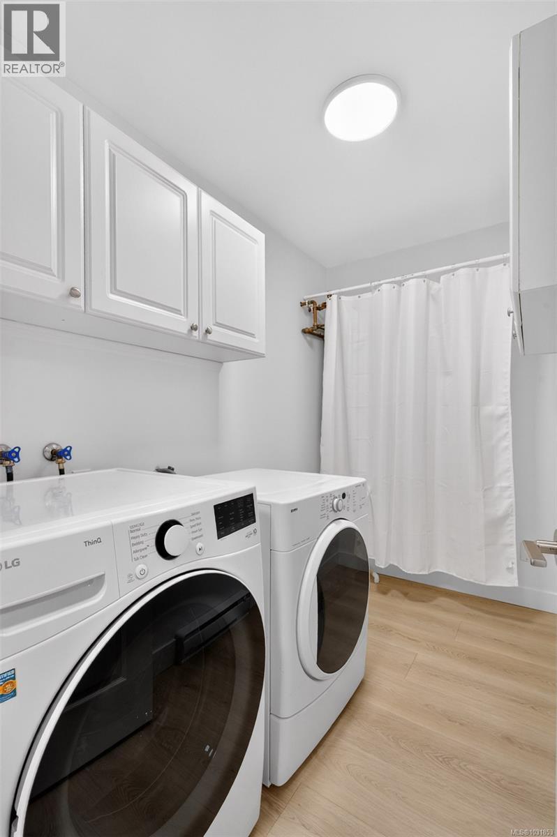#206 5110 Cordova Bay Rd - 41