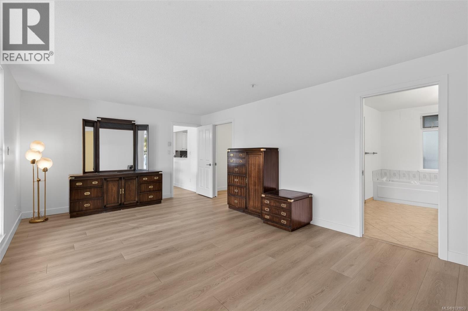 #206 5110 CORDOVA BAY RD - 30