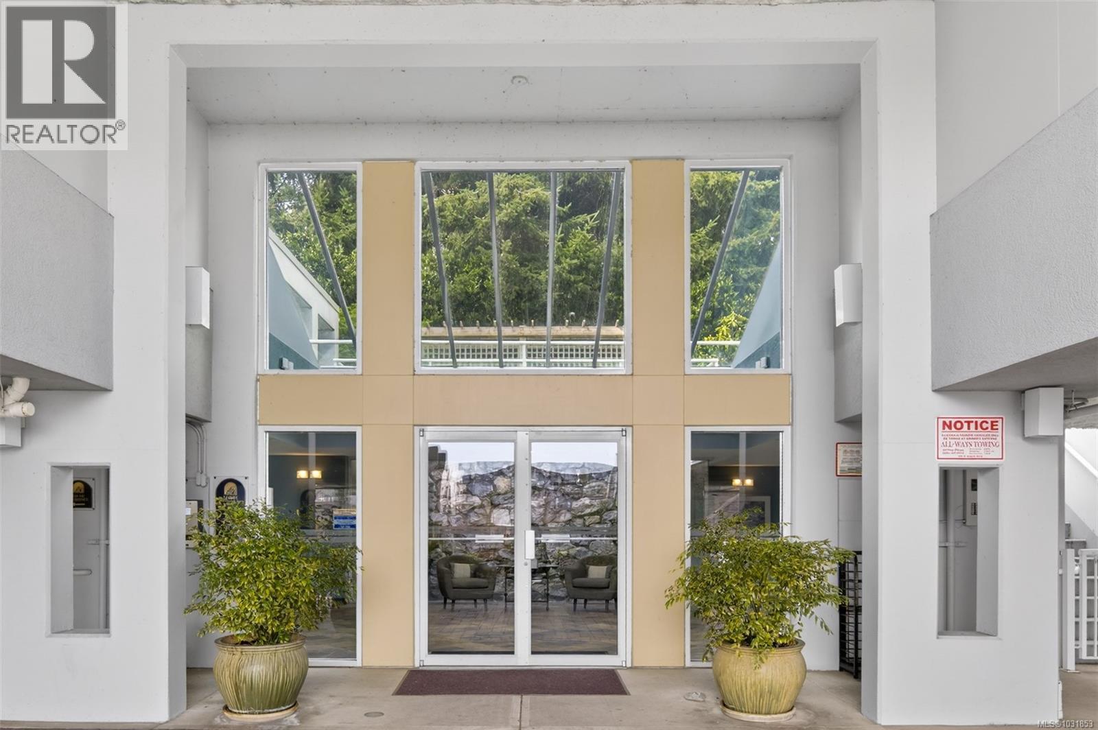 #206 5110 CORDOVA BAY RD - 10