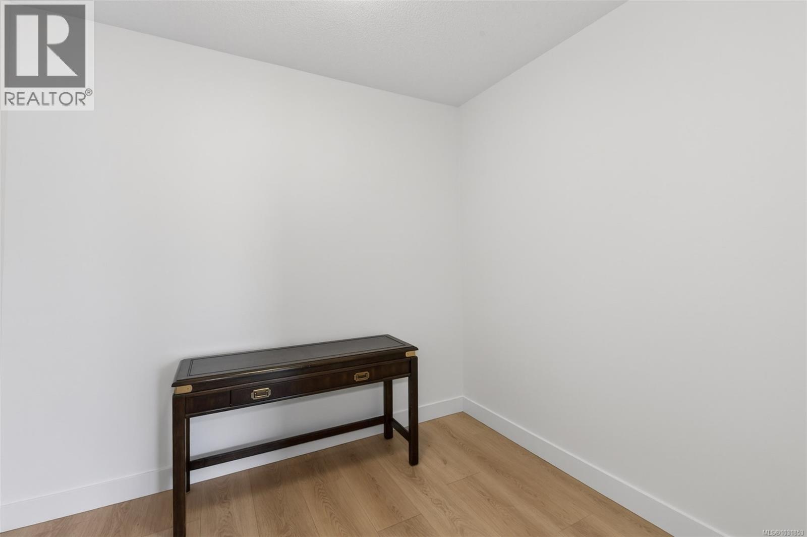 #206 5110 CORDOVA BAY RD - 34