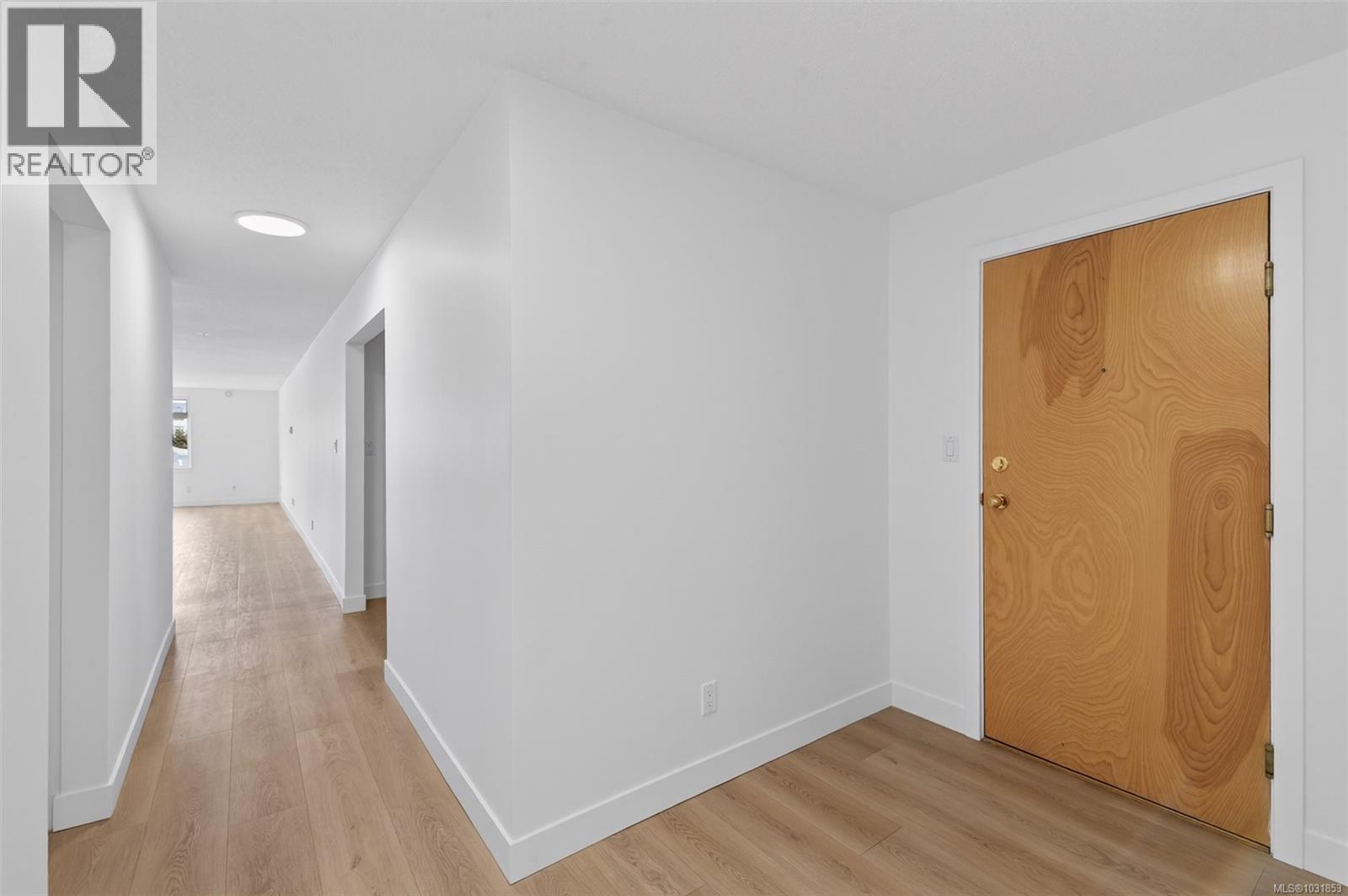 #206 5110 CORDOVA BAY RD - 14