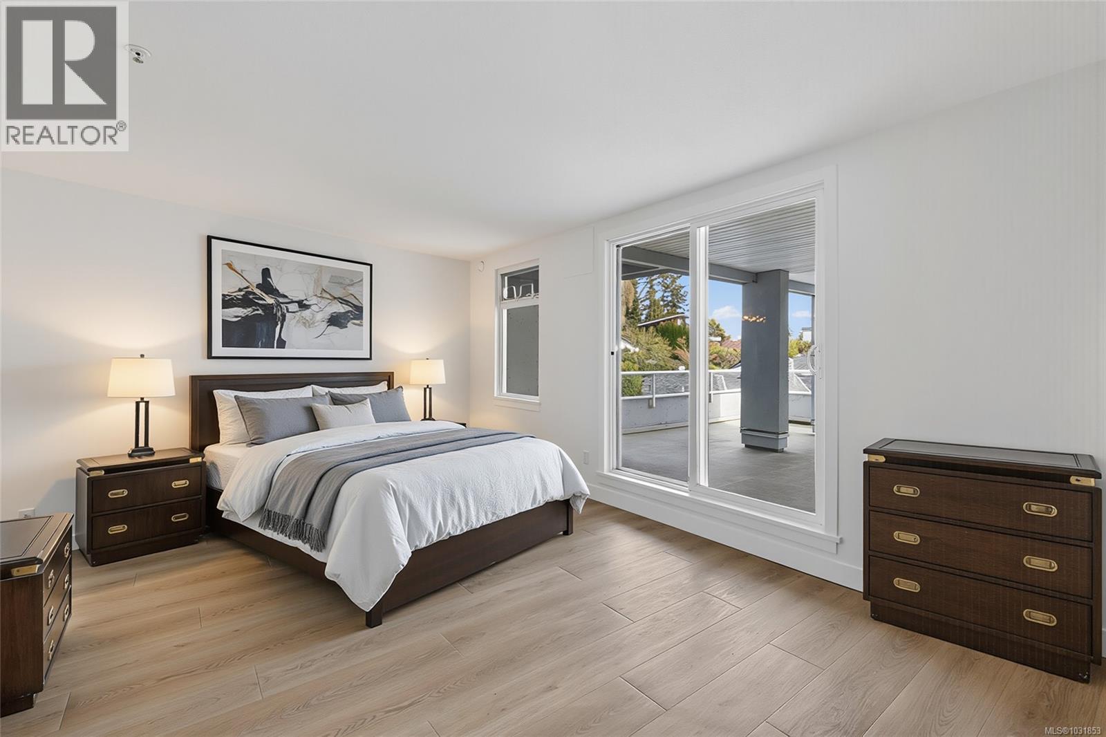 #206 5110 CORDOVA BAY RD - 29