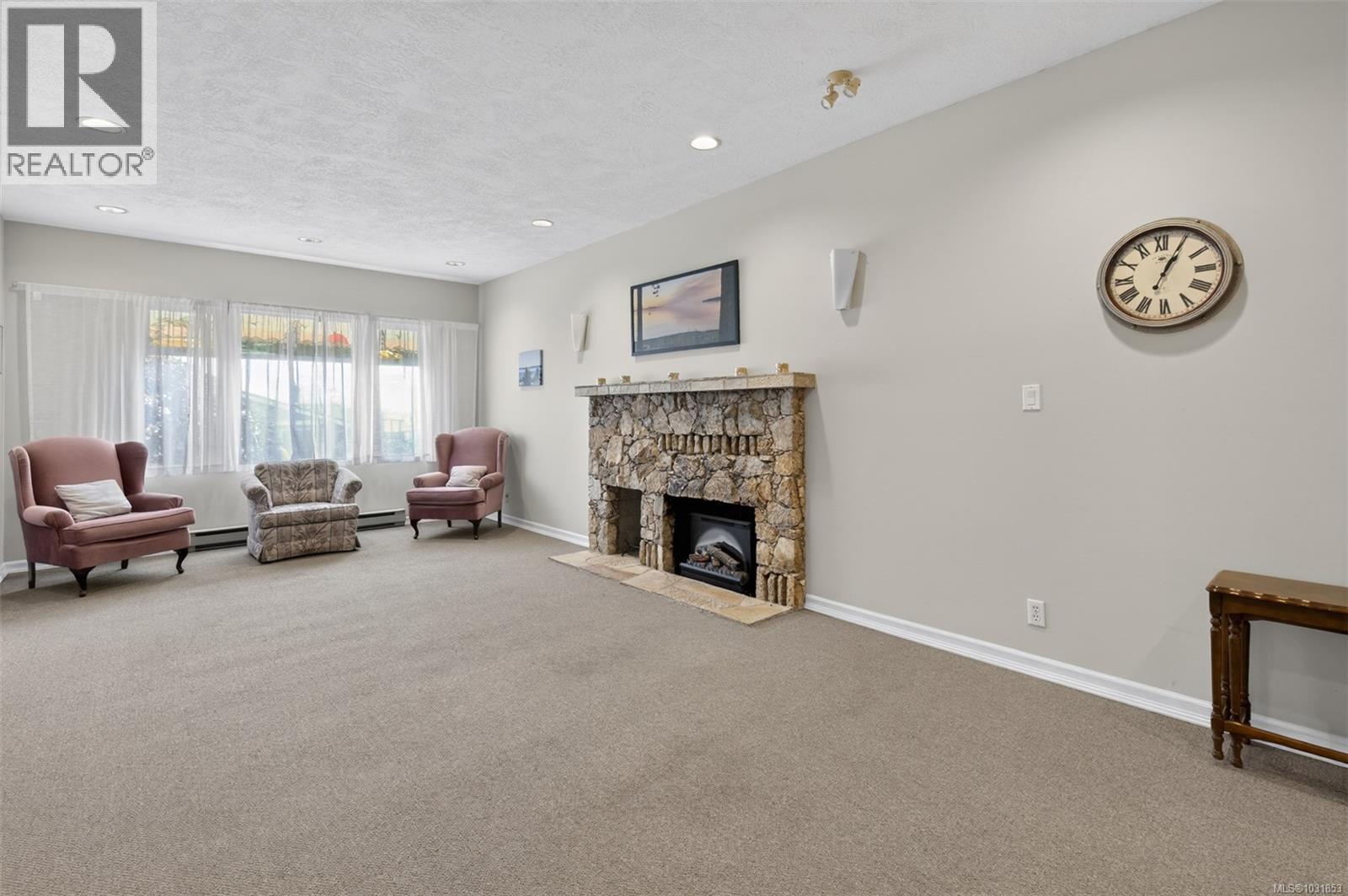 #206 5110 CORDOVA BAY RD - 49