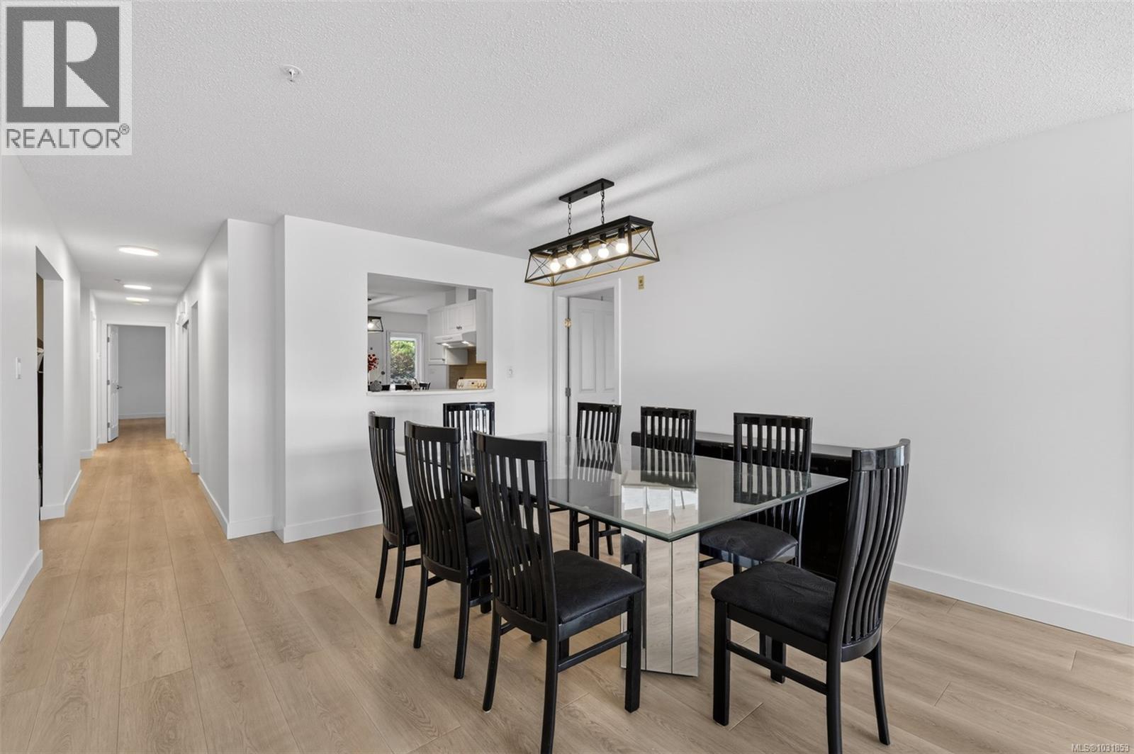 #206 5110 CORDOVA BAY RD - 22