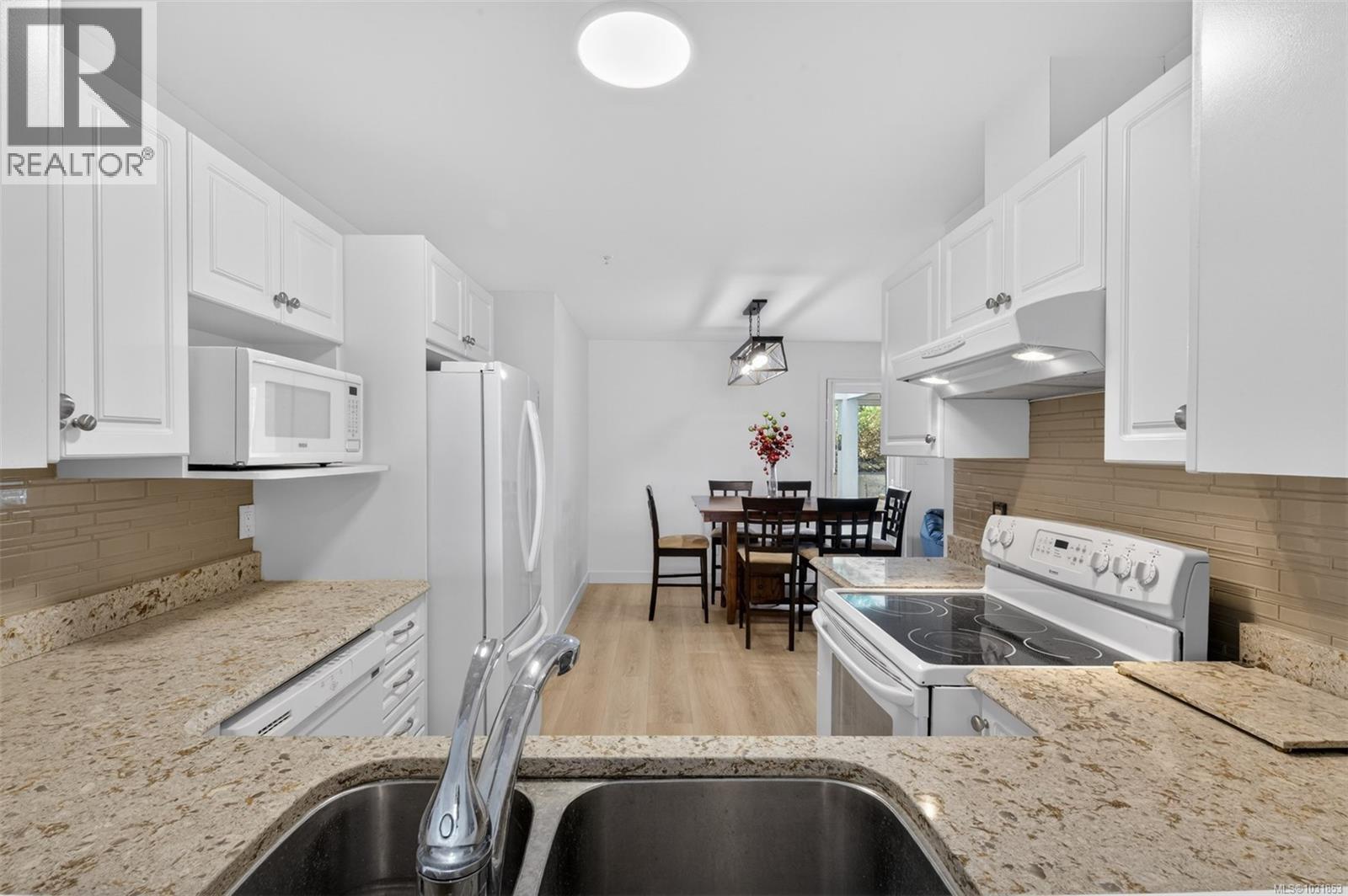 #206 5110 CORDOVA BAY RD - 24