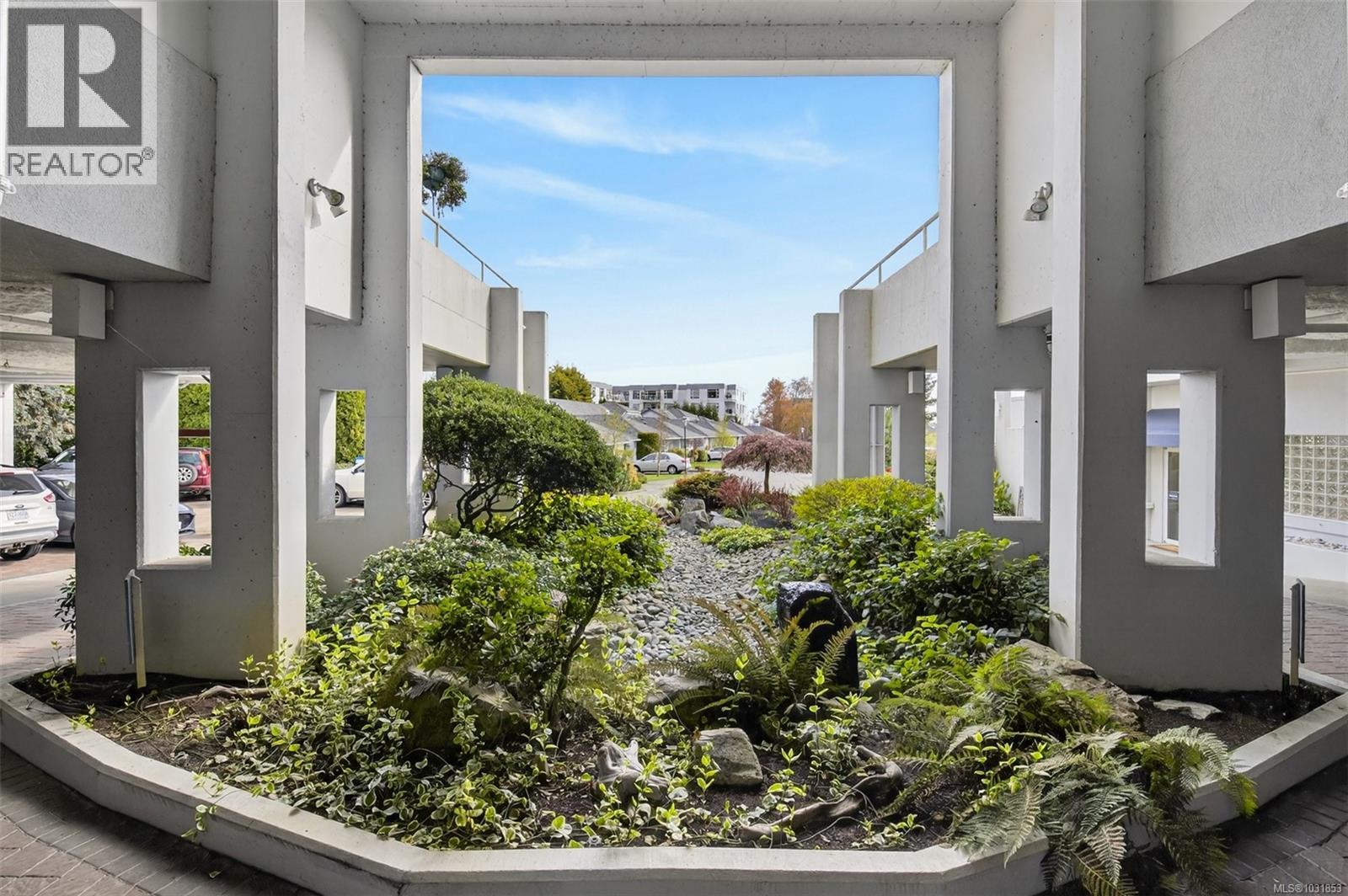 #206 5110 CORDOVA BAY RD - 11