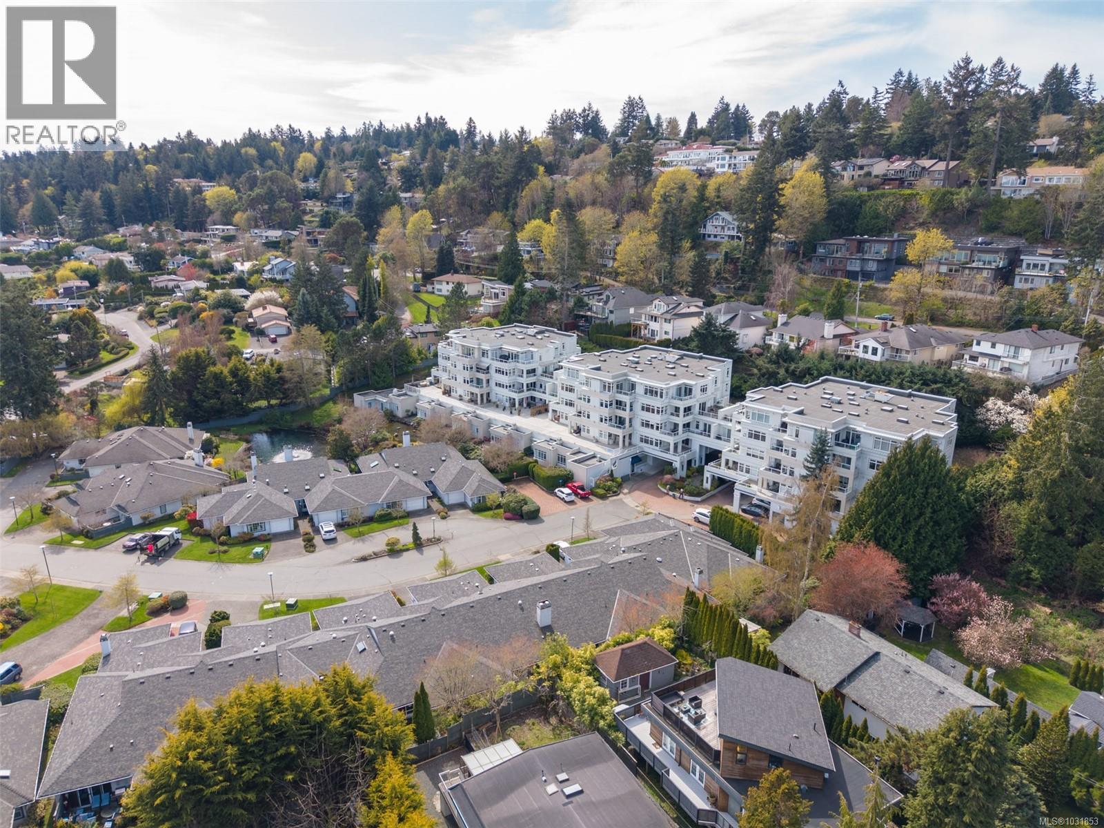 #206 5110 CORDOVA BAY RD - 44