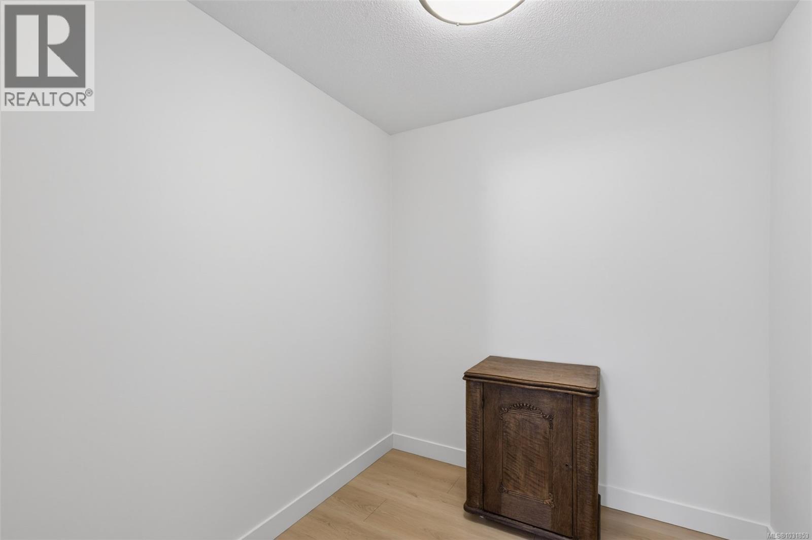 #206 5110 CORDOVA BAY RD - 39