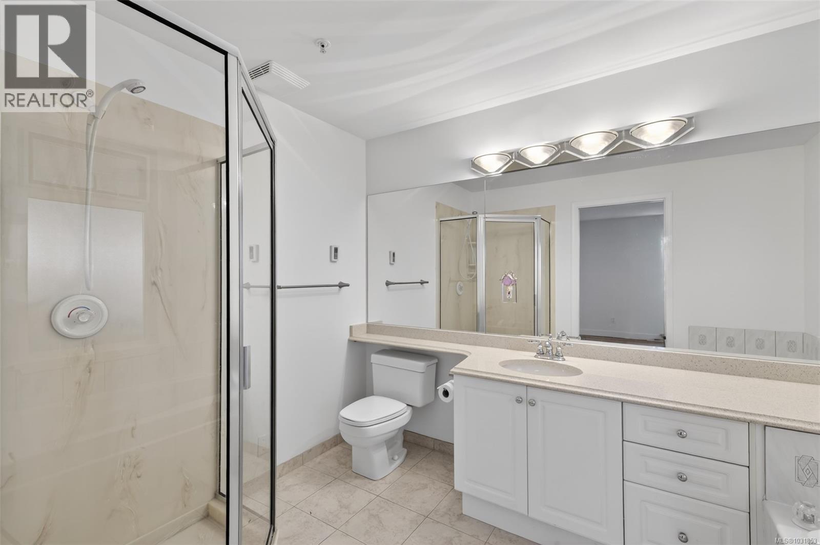 #206 5110 CORDOVA BAY RD - 37