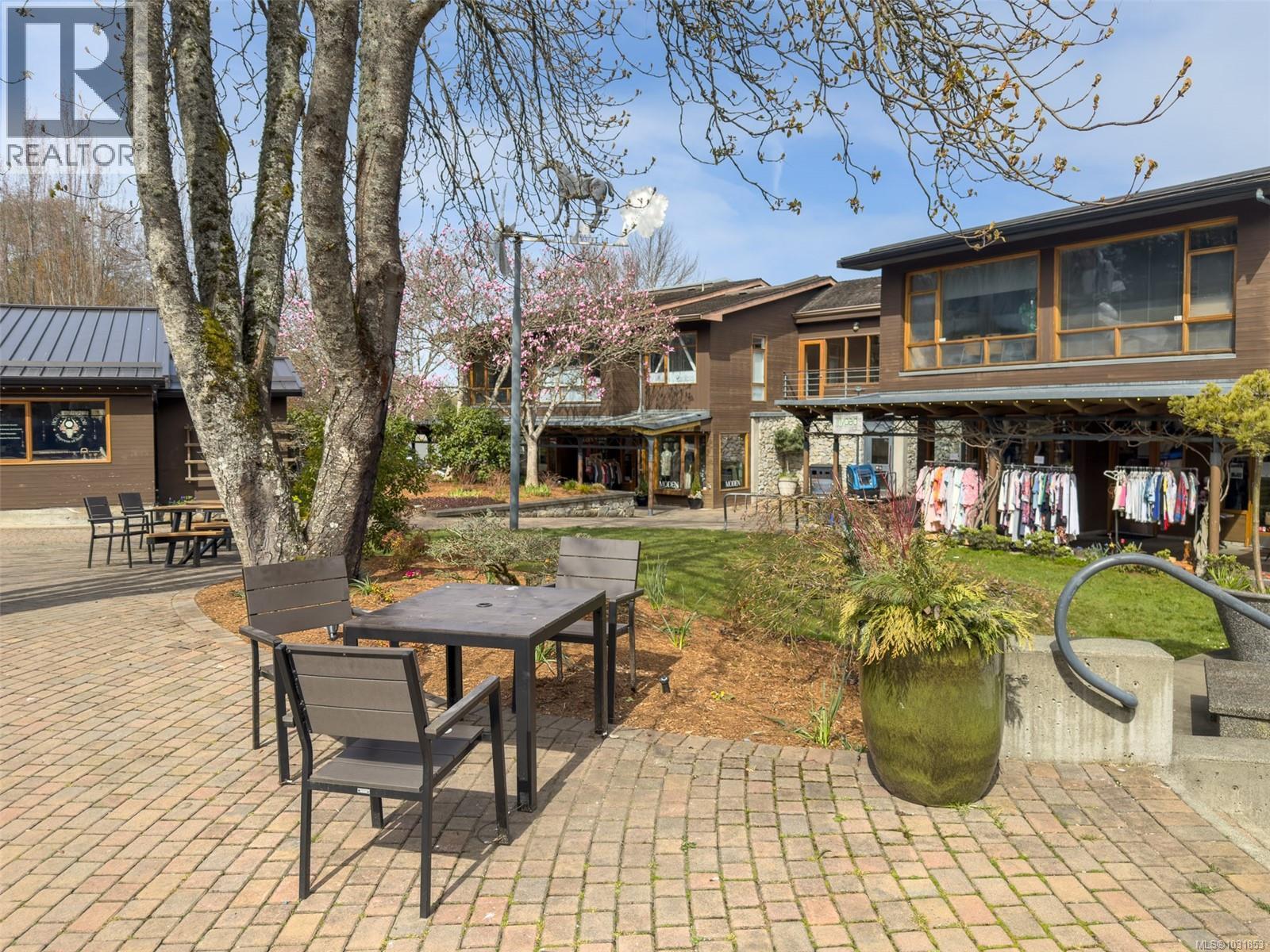 #206 5110 Cordova Bay Rd - 56