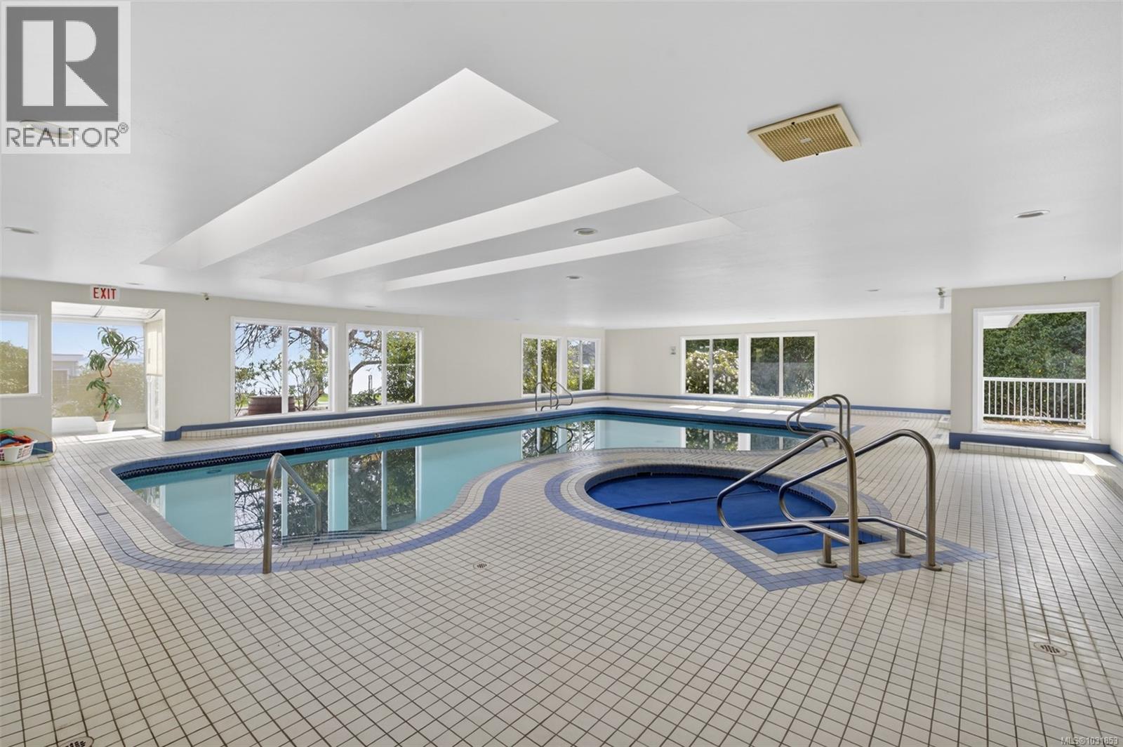 #206 5110 CORDOVA BAY RD - 47