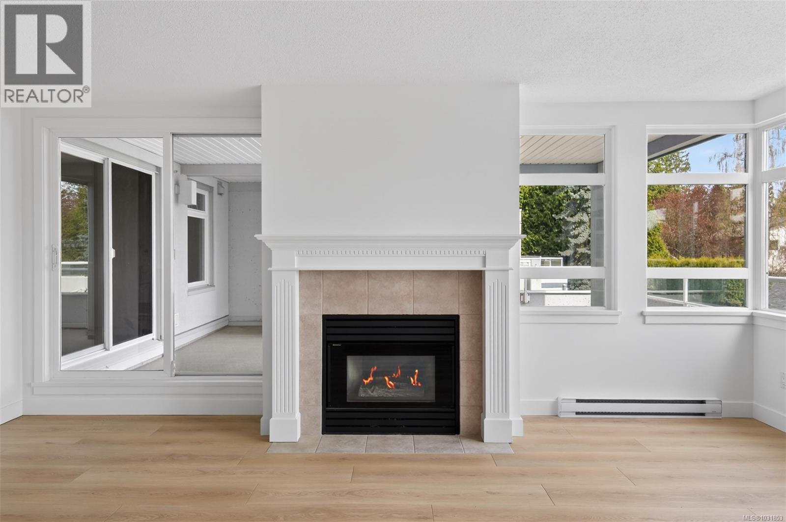 #206 5110 Cordova Bay Rd - 17