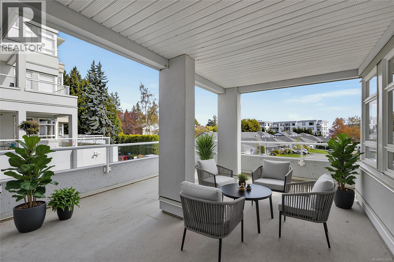 #206 5110 CORDOVA BAY RD - 19