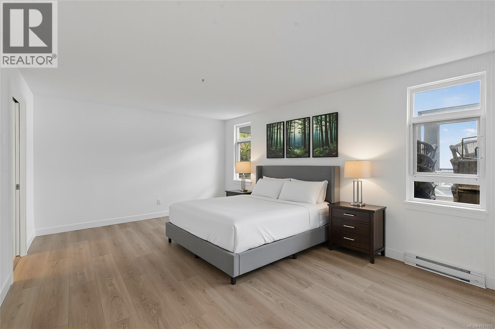 #206 5110 CORDOVA BAY RD - 35