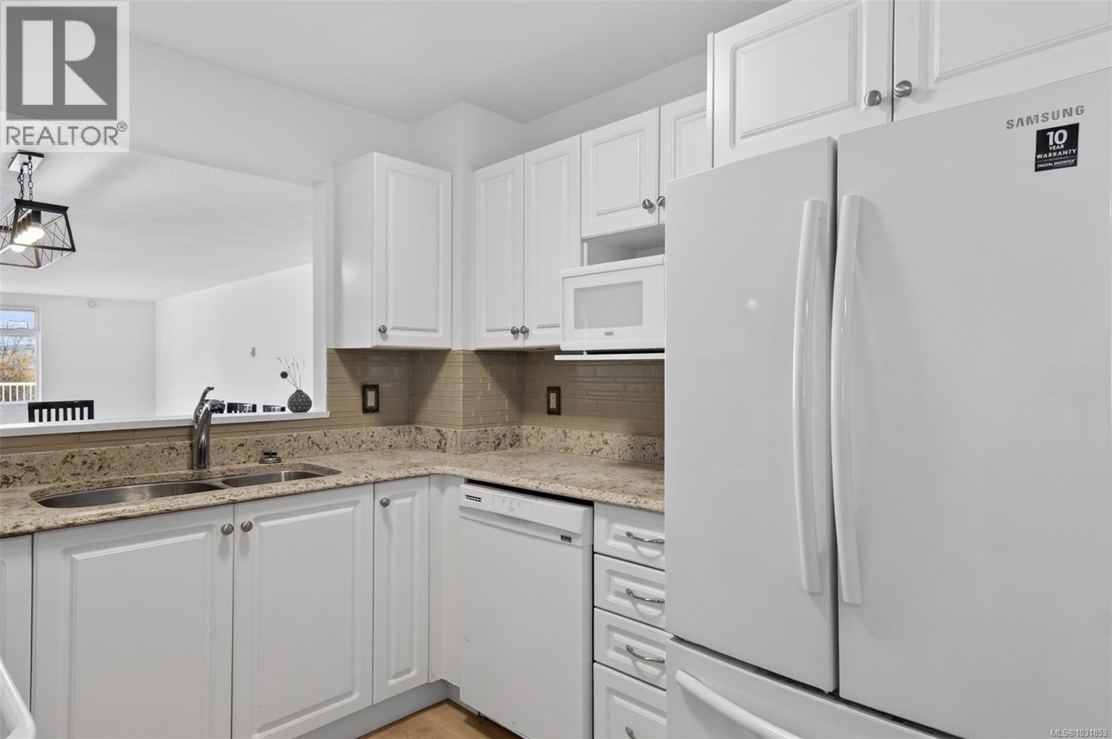 #206 5110 CORDOVA BAY RD - 26