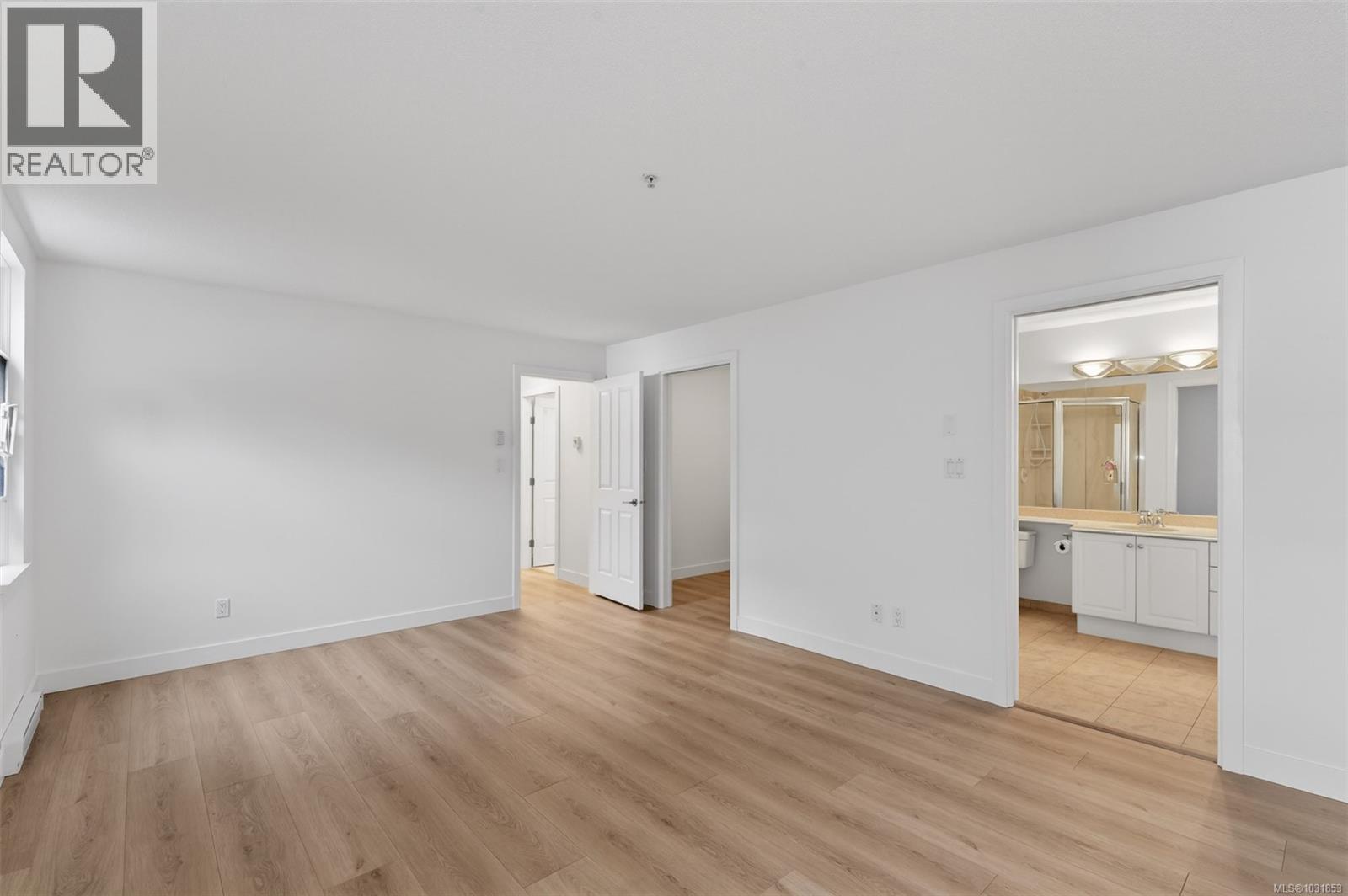 #206 5110 CORDOVA BAY RD - 36