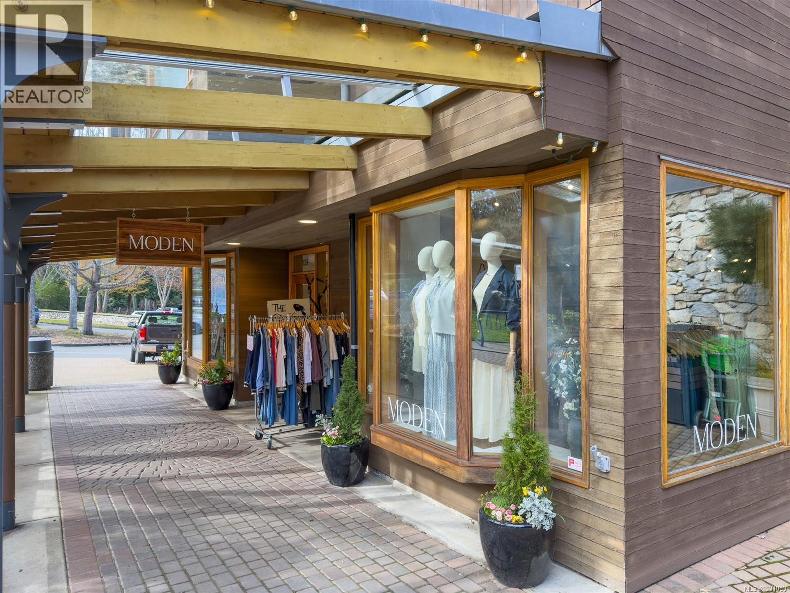 #206 5110 CORDOVA BAY RD - 55