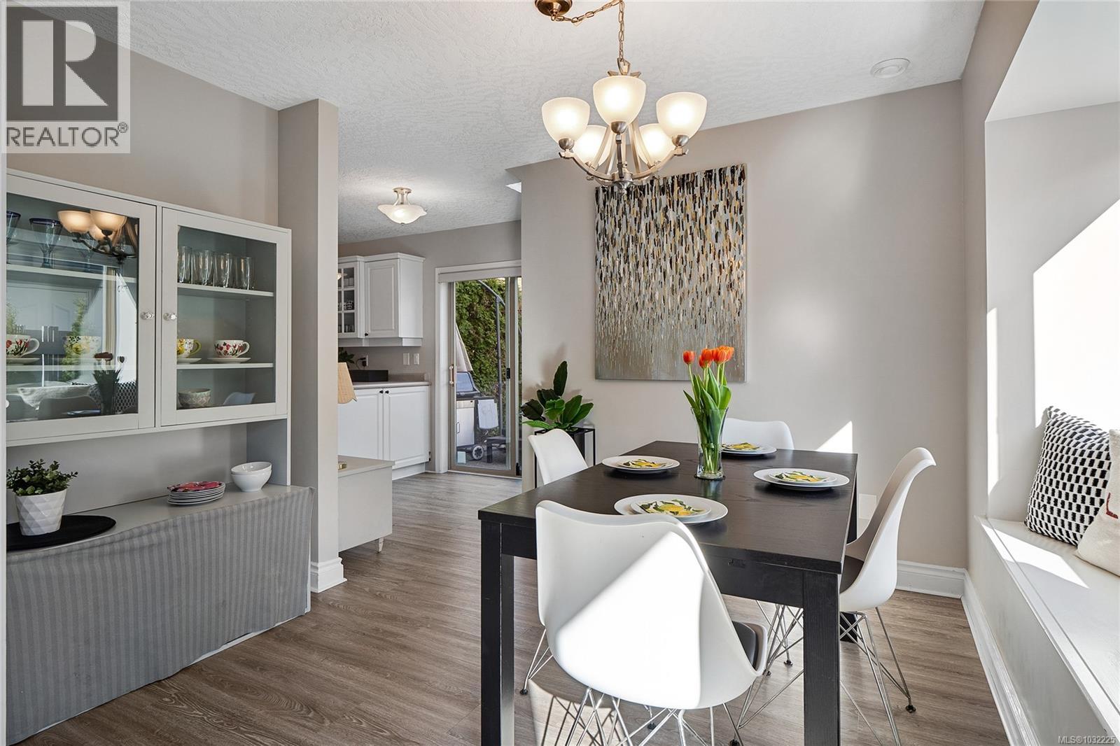 #5 1809 MCKENZIE AVE - 9