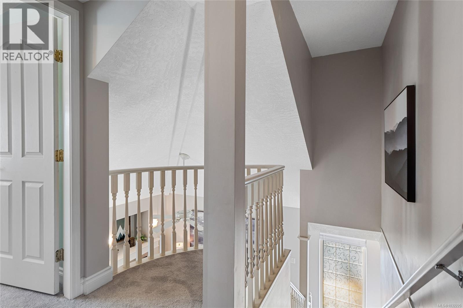 #5 1809 MCKENZIE AVE - 22