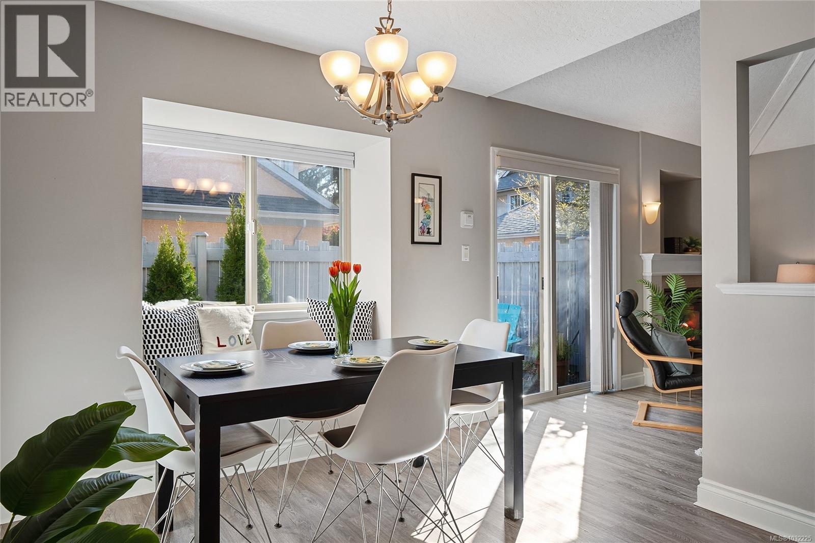 #5 1809 MCKENZIE AVE - 11