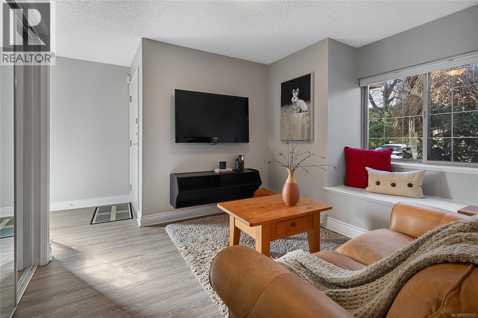 #5 1809 MCKENZIE AVE - 18