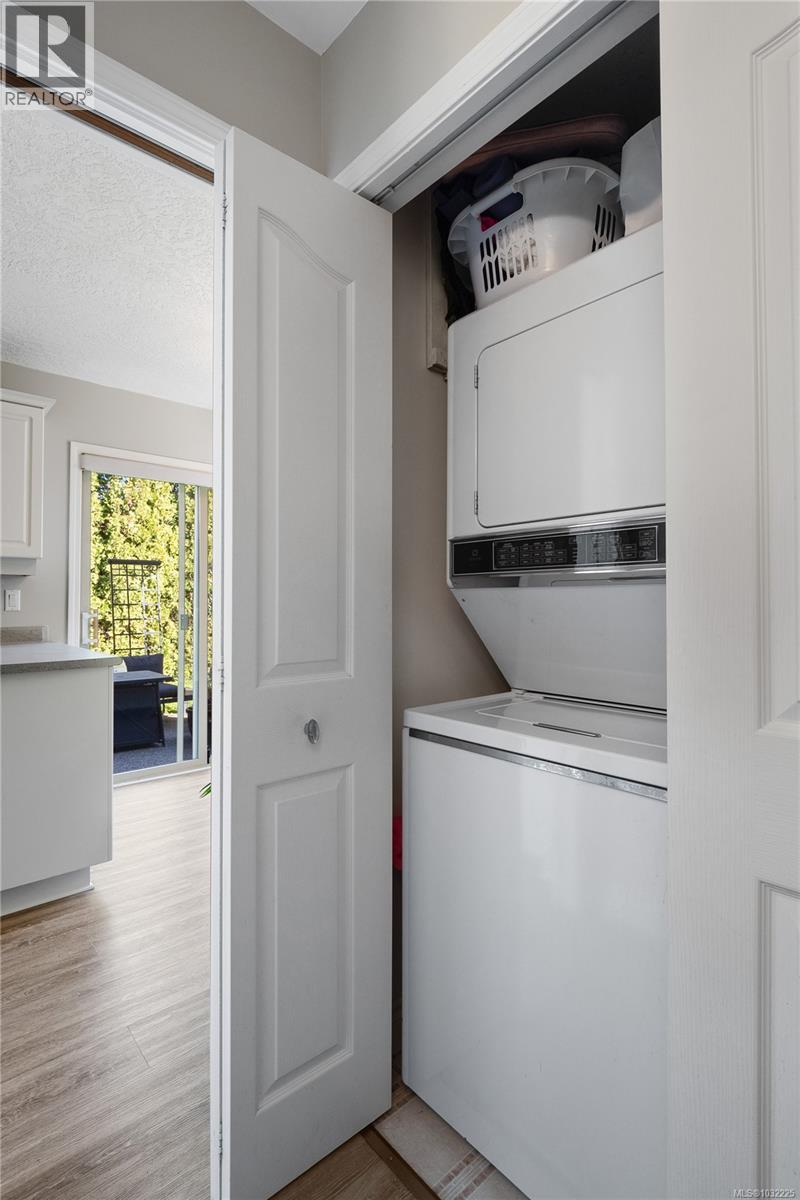 #5 1809 MCKENZIE AVE - 20