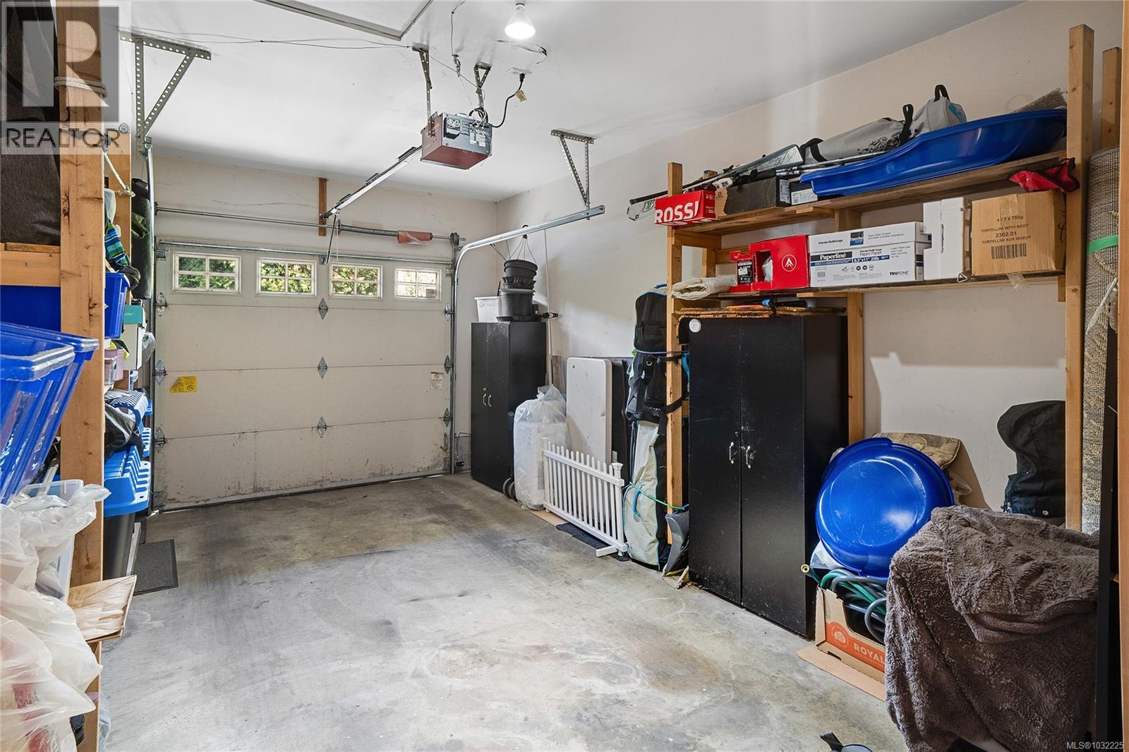 #5 1809 MCKENZIE AVE - 44