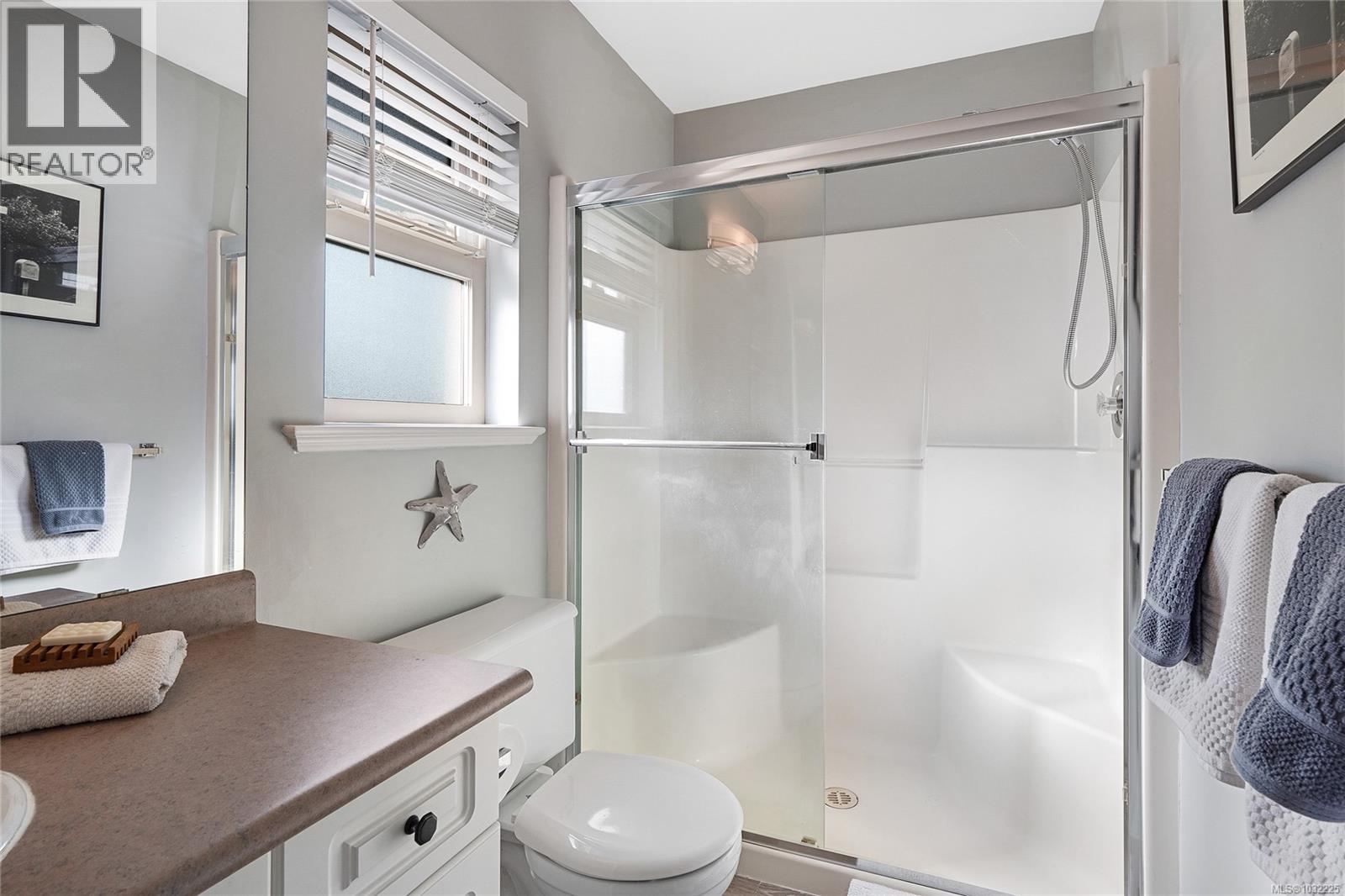 #5 1809 MCKENZIE AVE - 26