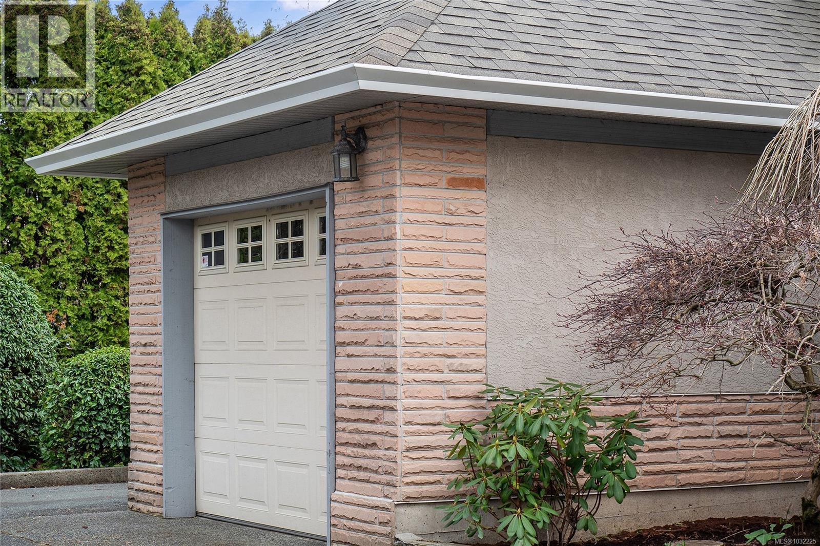 #5 1809 McKenzie Ave - 43
