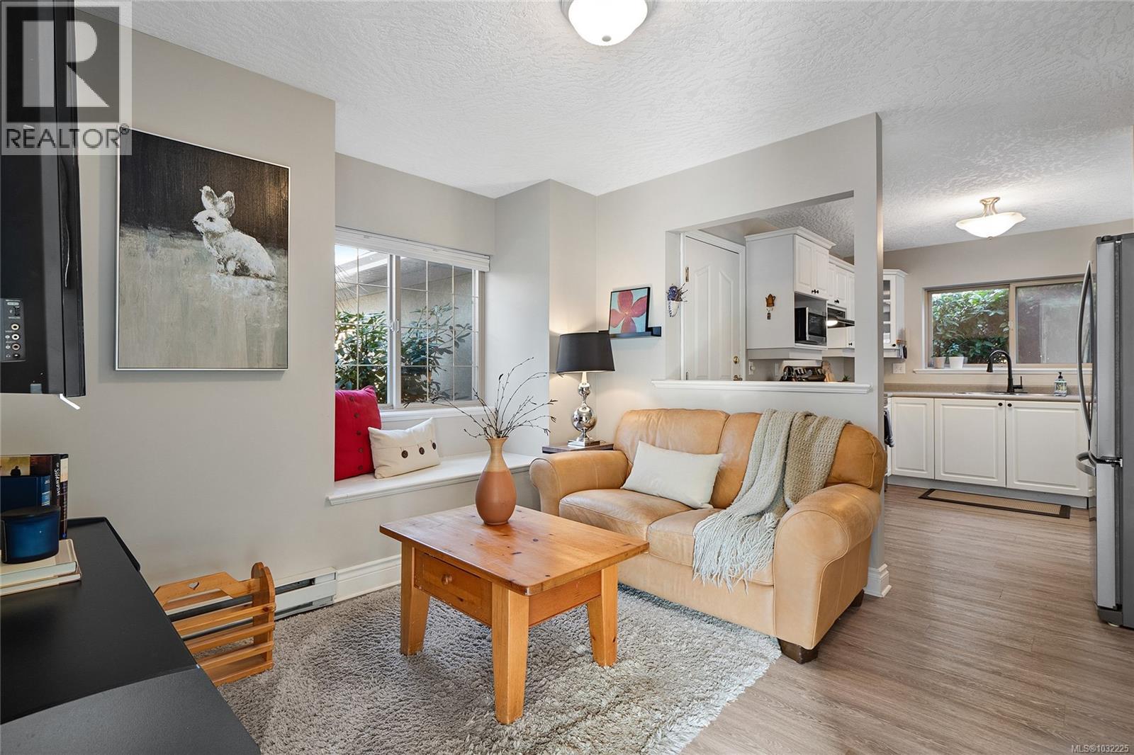 #5 1809 MCKENZIE AVE - 17