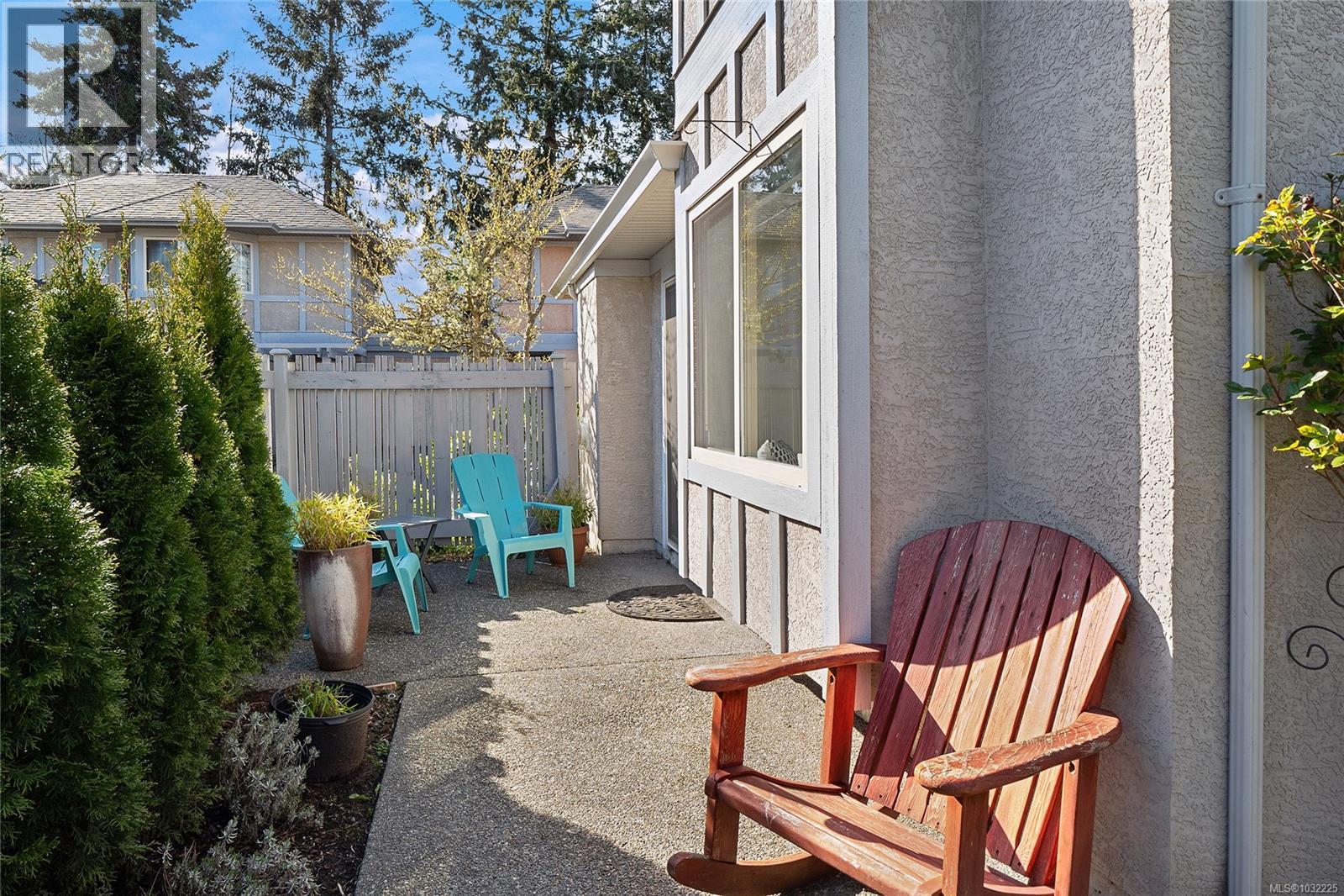 #5 1809 MCKENZIE AVE - 34