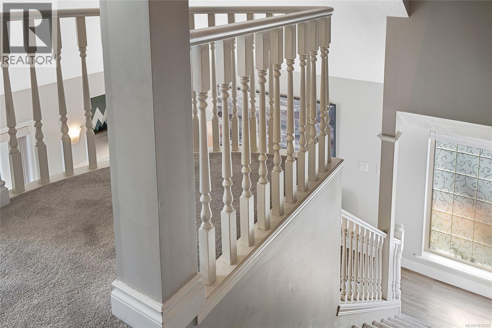 #5 1809 MCKENZIE AVE - 23