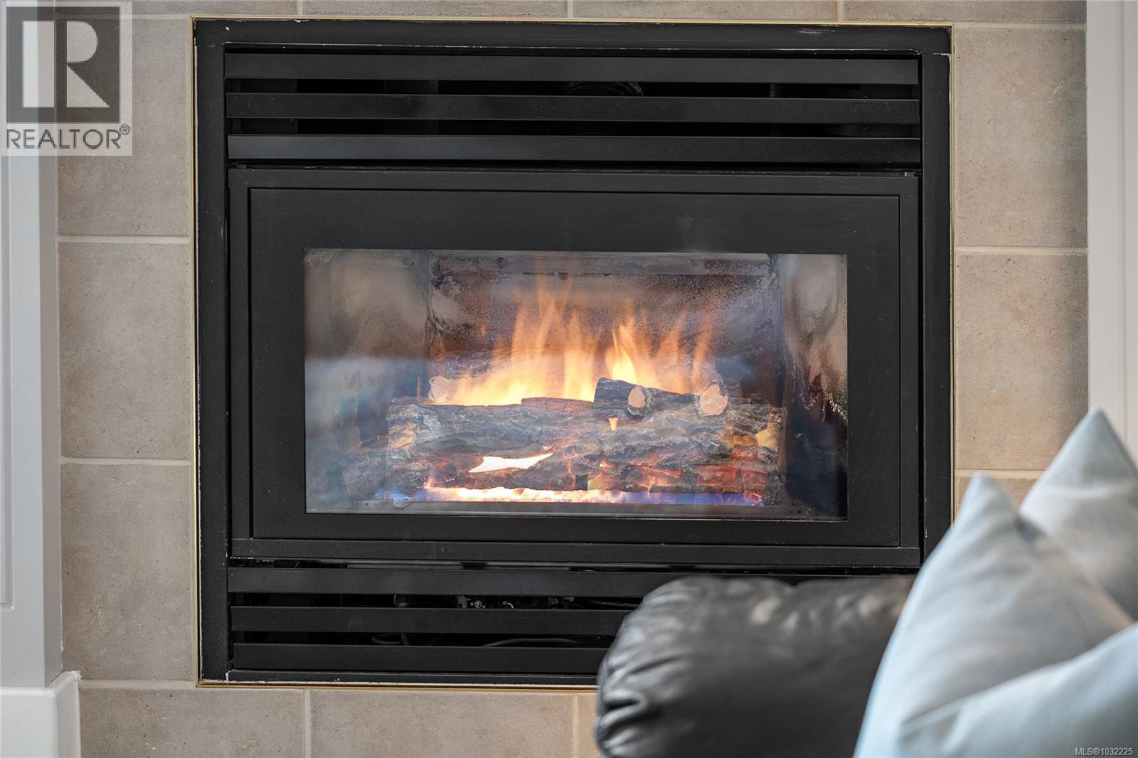 #5 1809 MCKENZIE AVE - 6