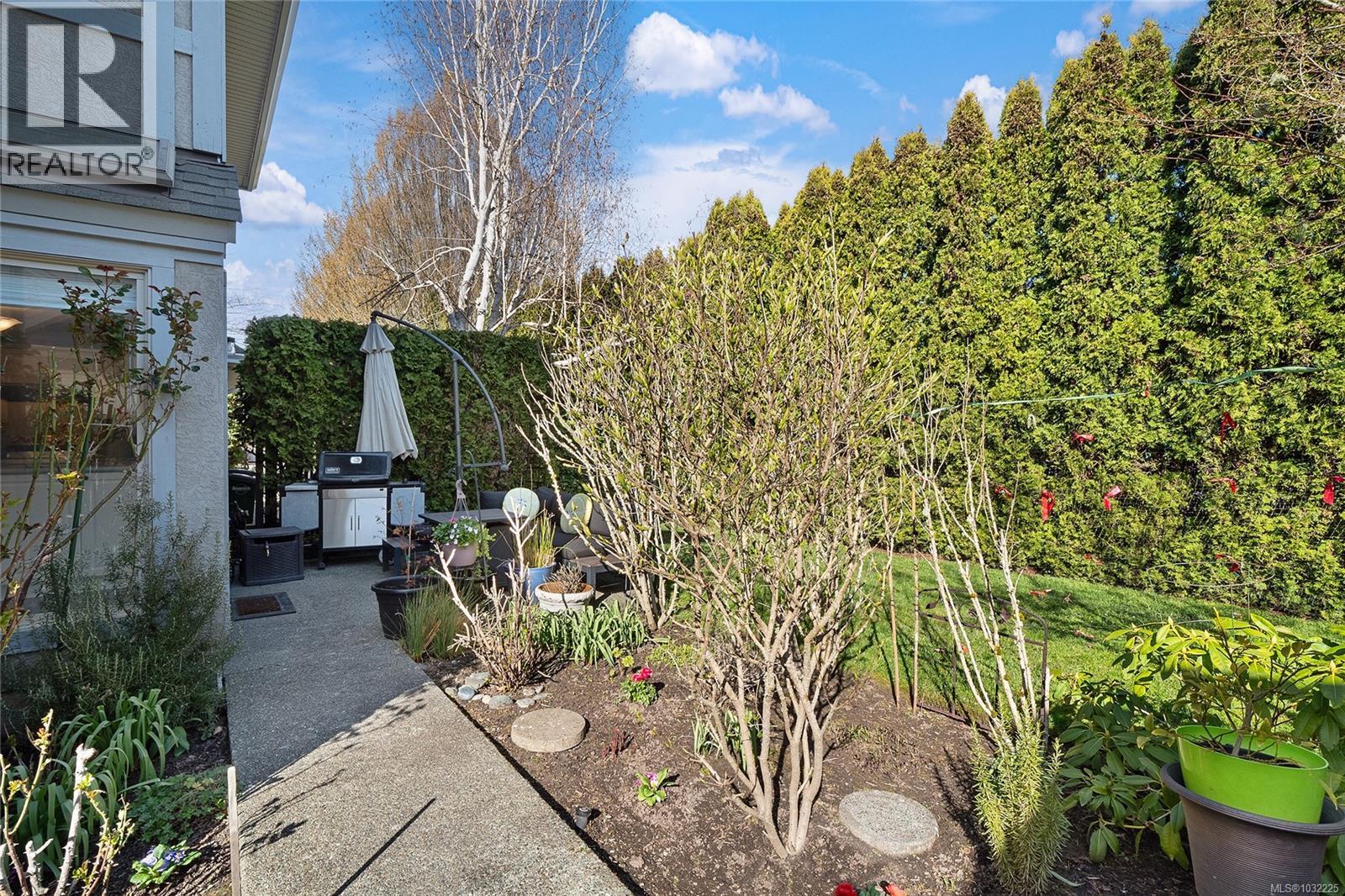 #5 1809 MCKENZIE AVE - 39