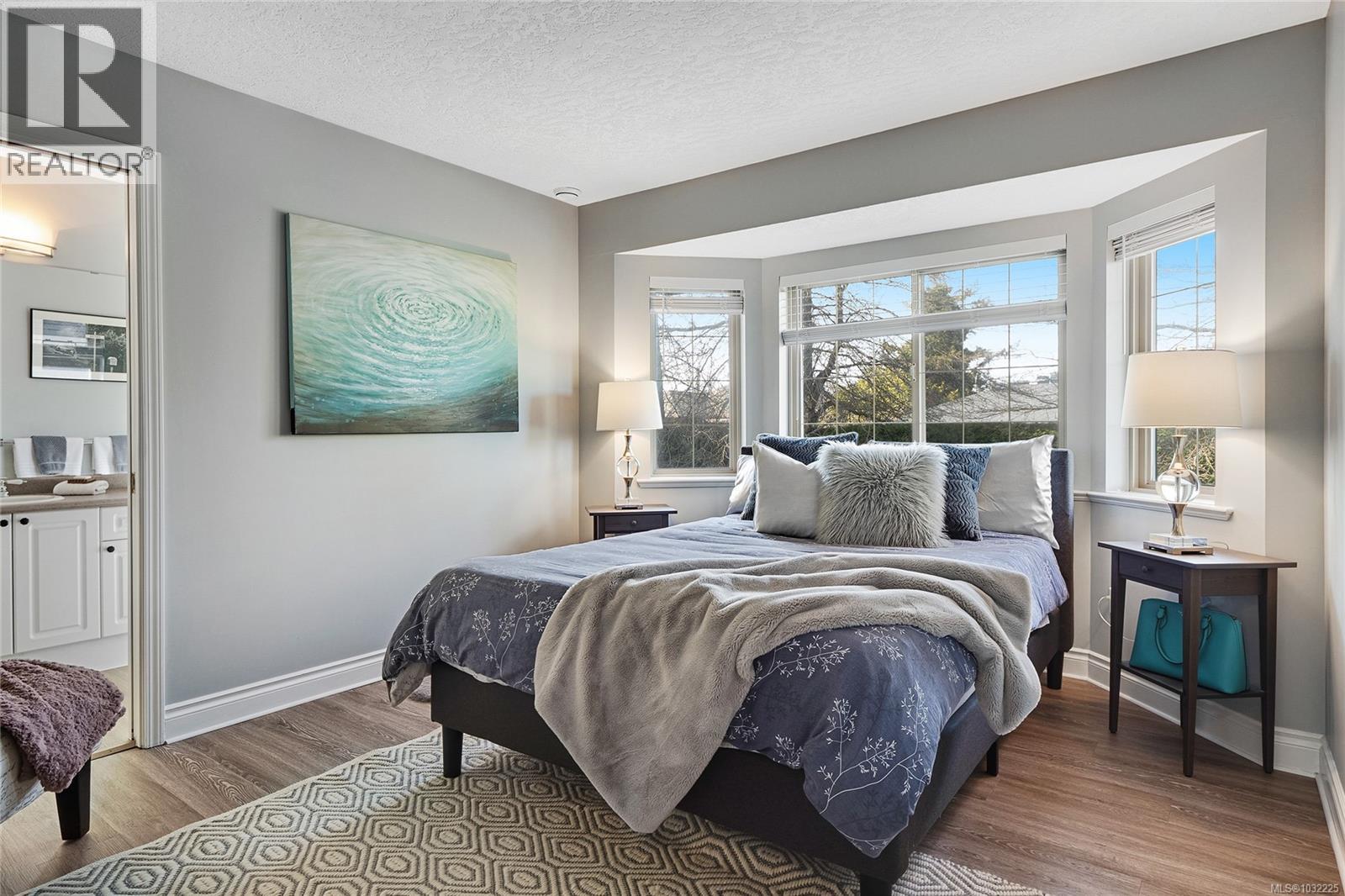 #5 1809 MCKENZIE AVE - 24