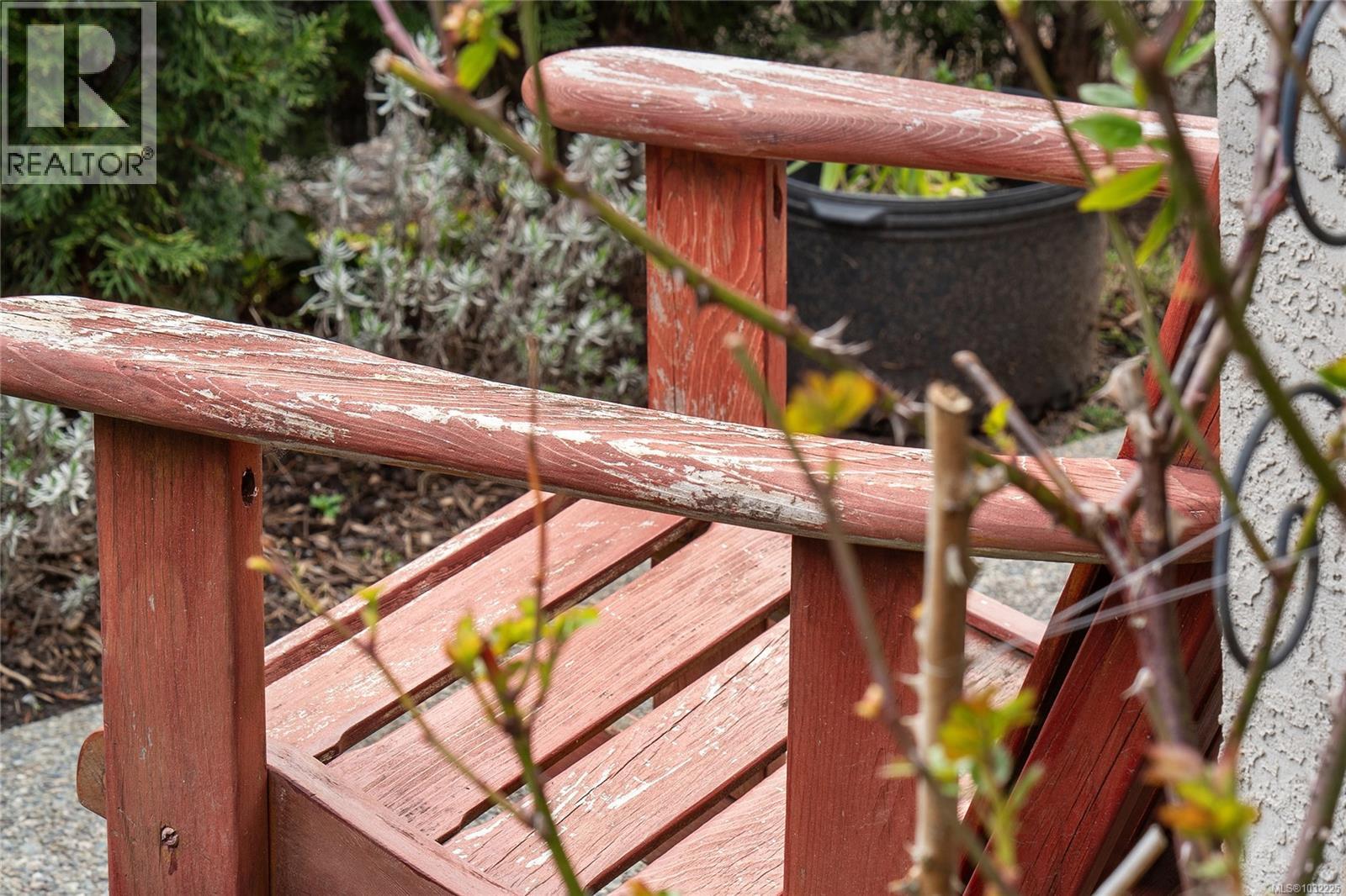 #5 1809 MCKENZIE AVE - 41