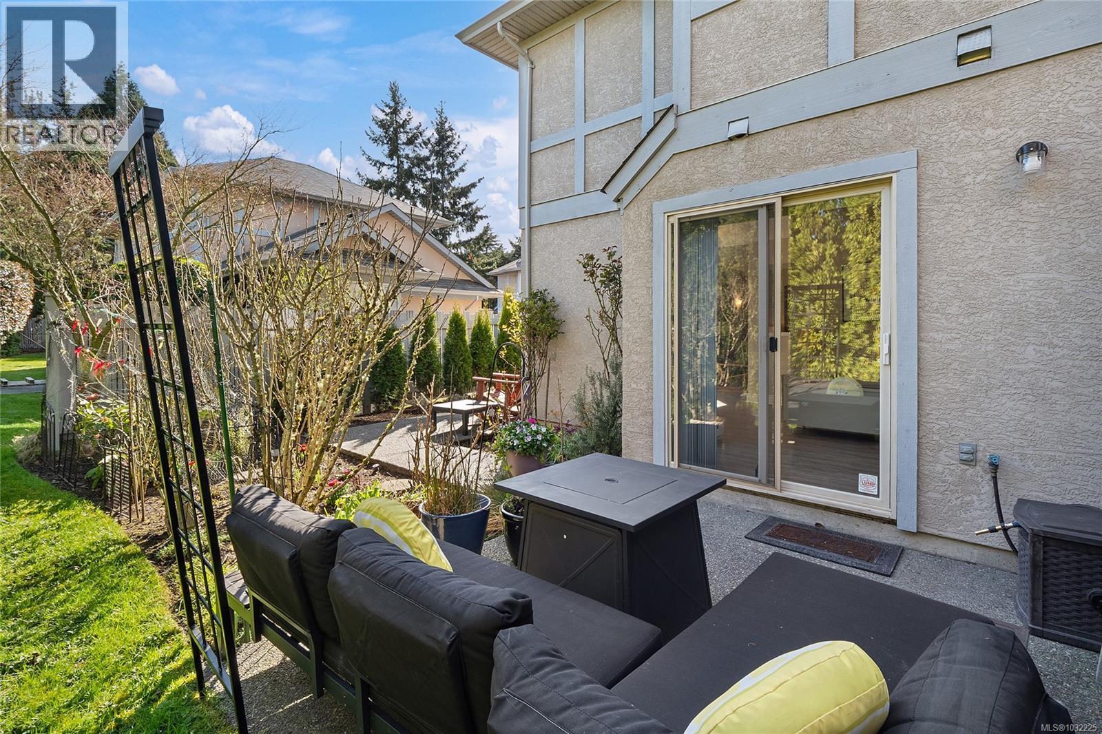 #5 1809 MCKENZIE AVE - 40